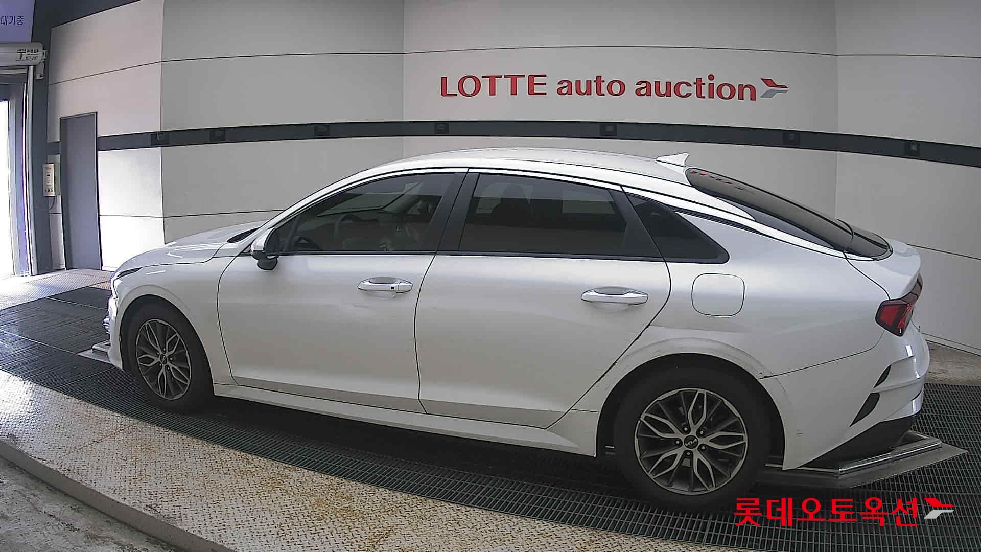 2022 - kia k5