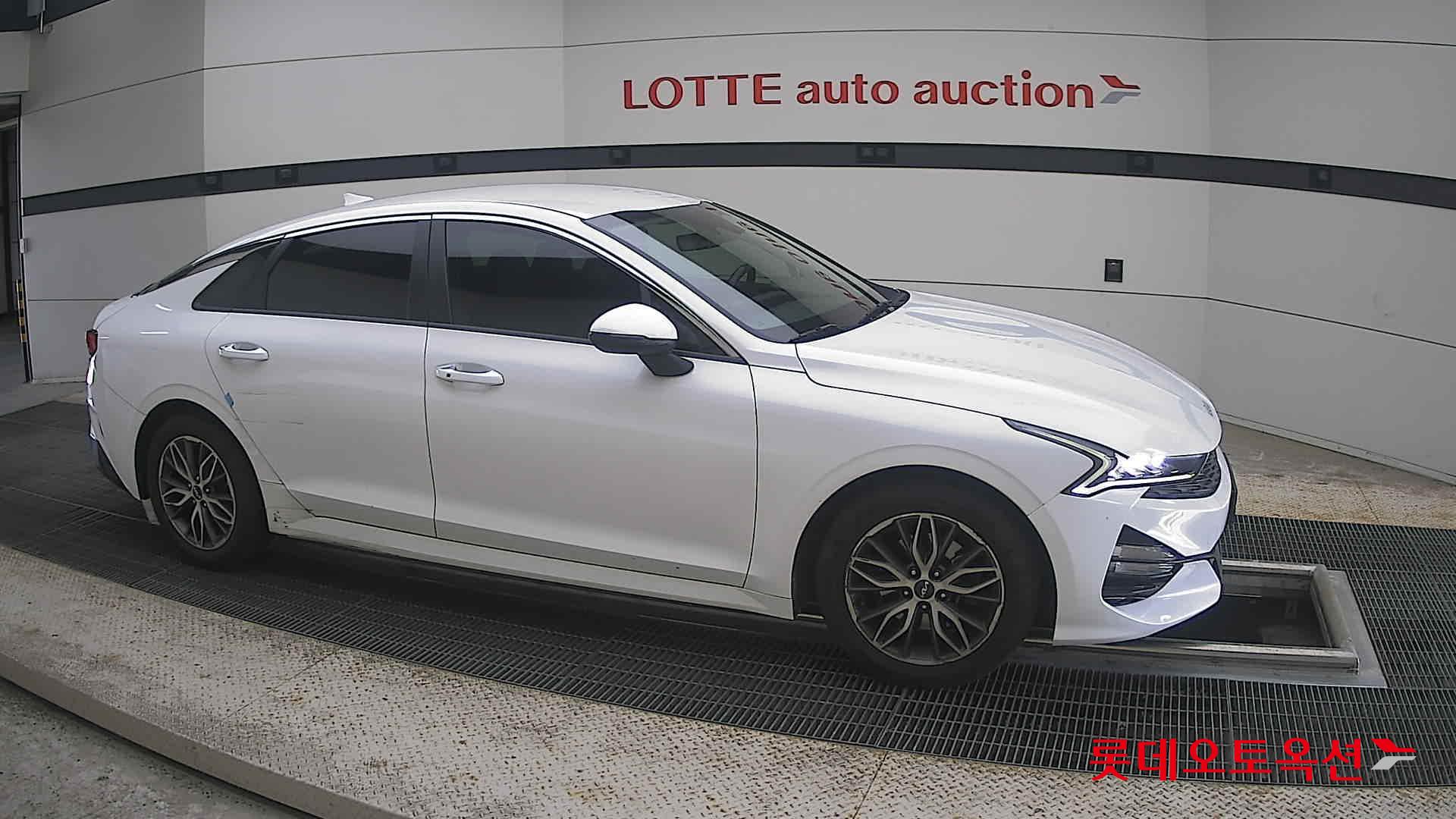 2022 - kia k5