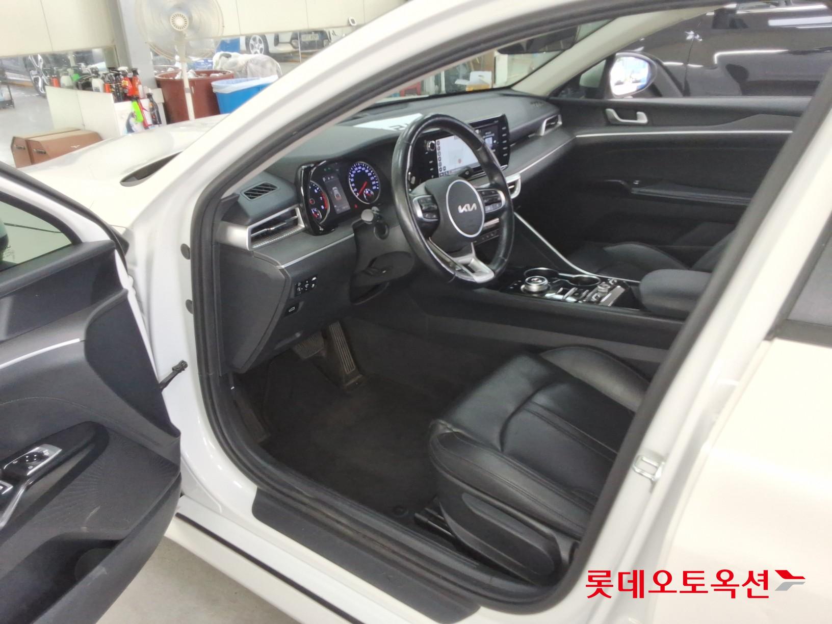 2022 - kia k5