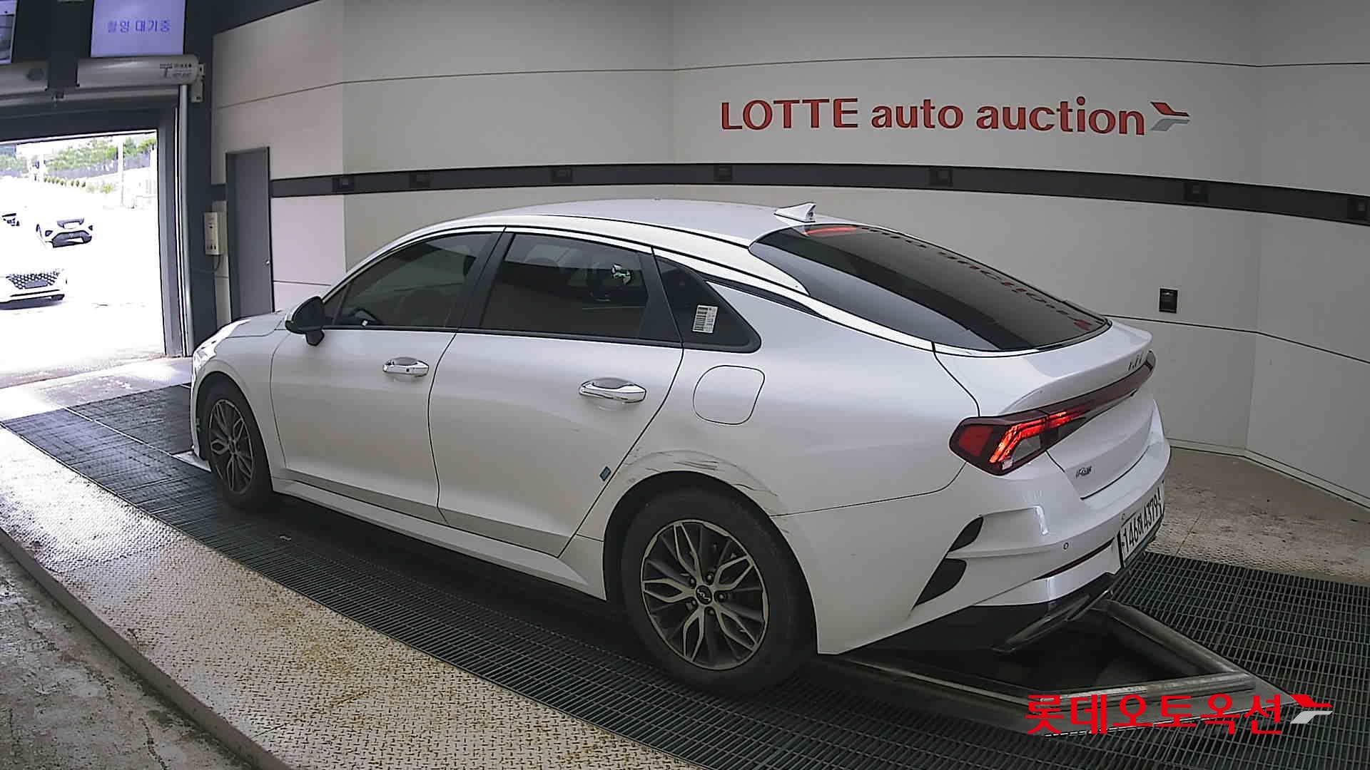 2022 - kia k5