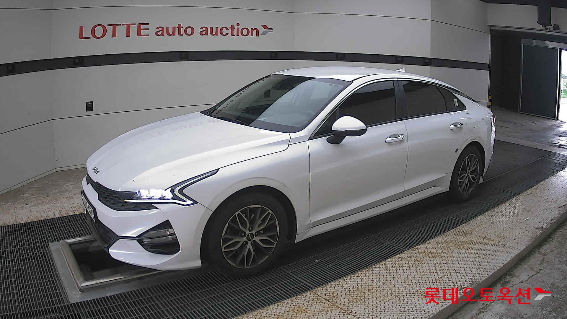 2022 - kia k5