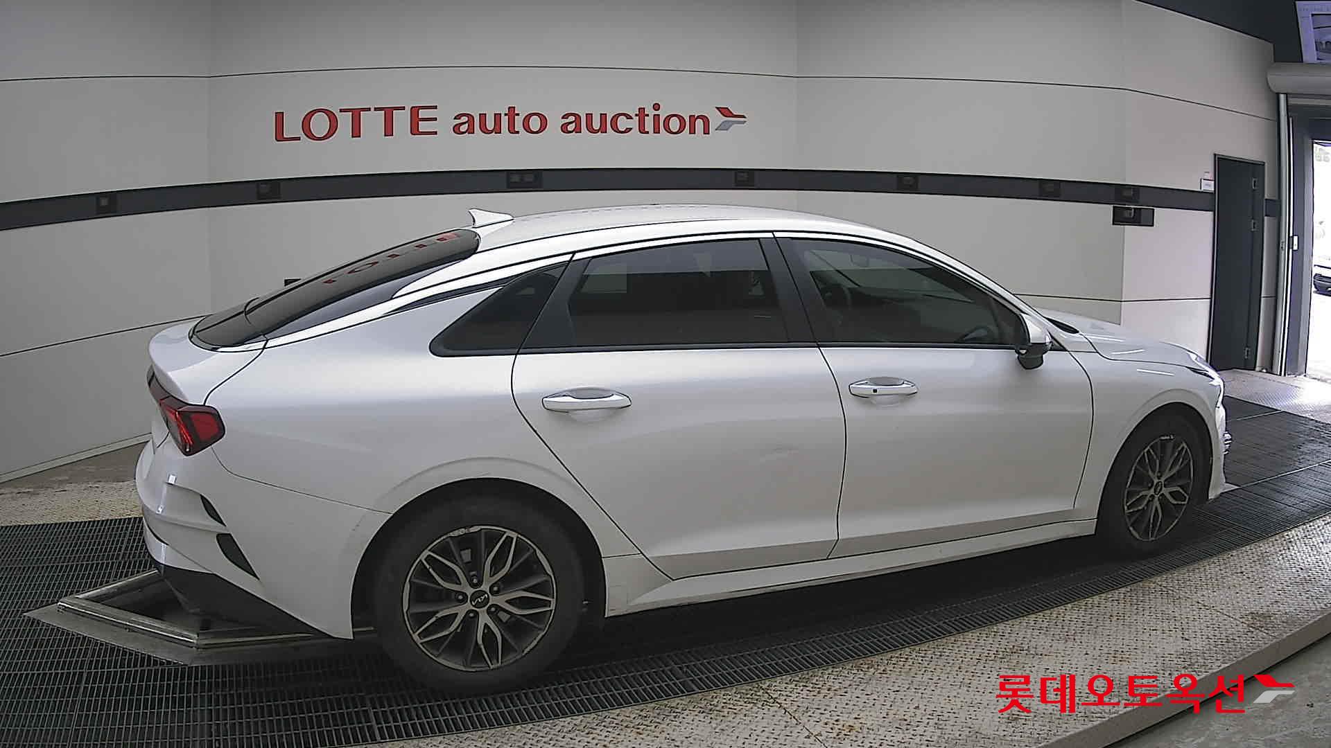 2022 - kia k5