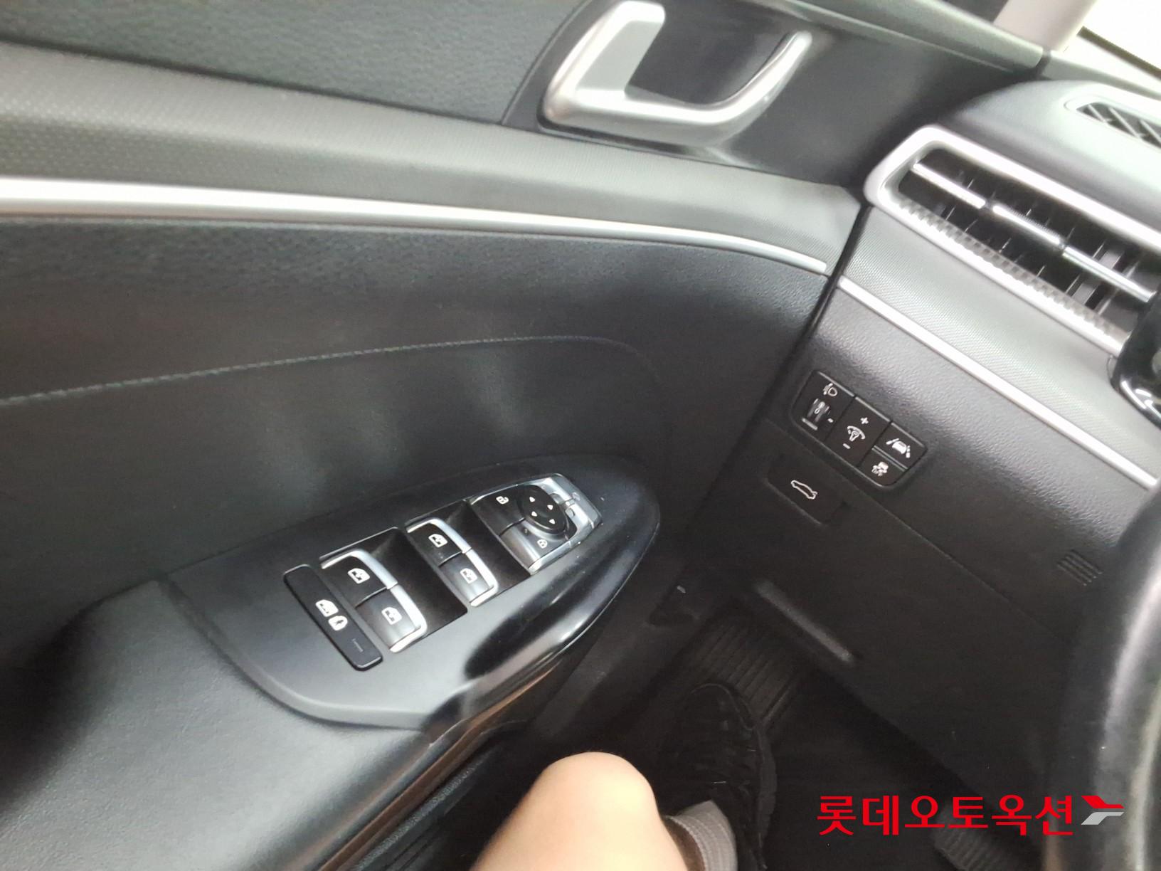 2022 - kia k5