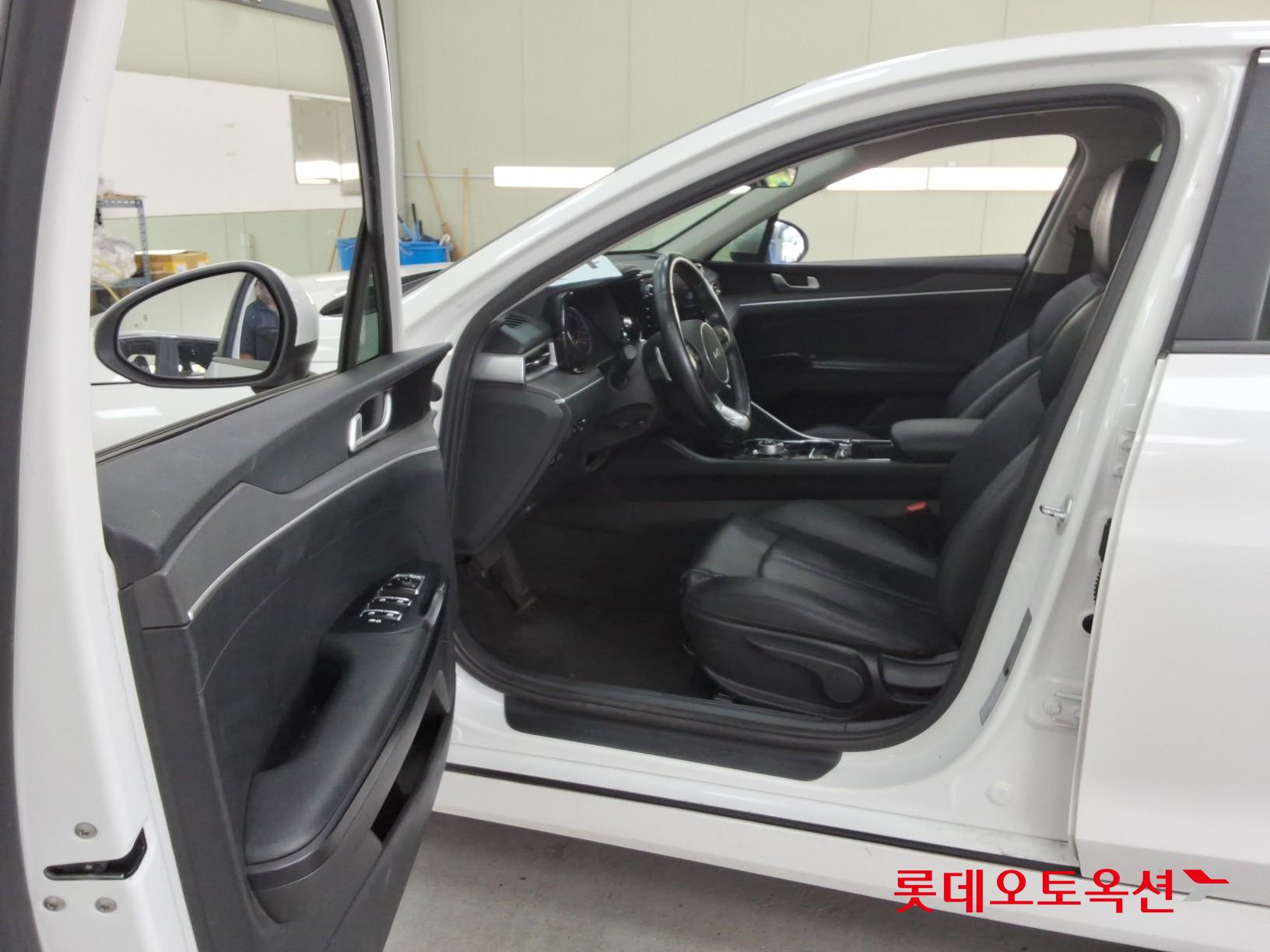 2022 - kia k5