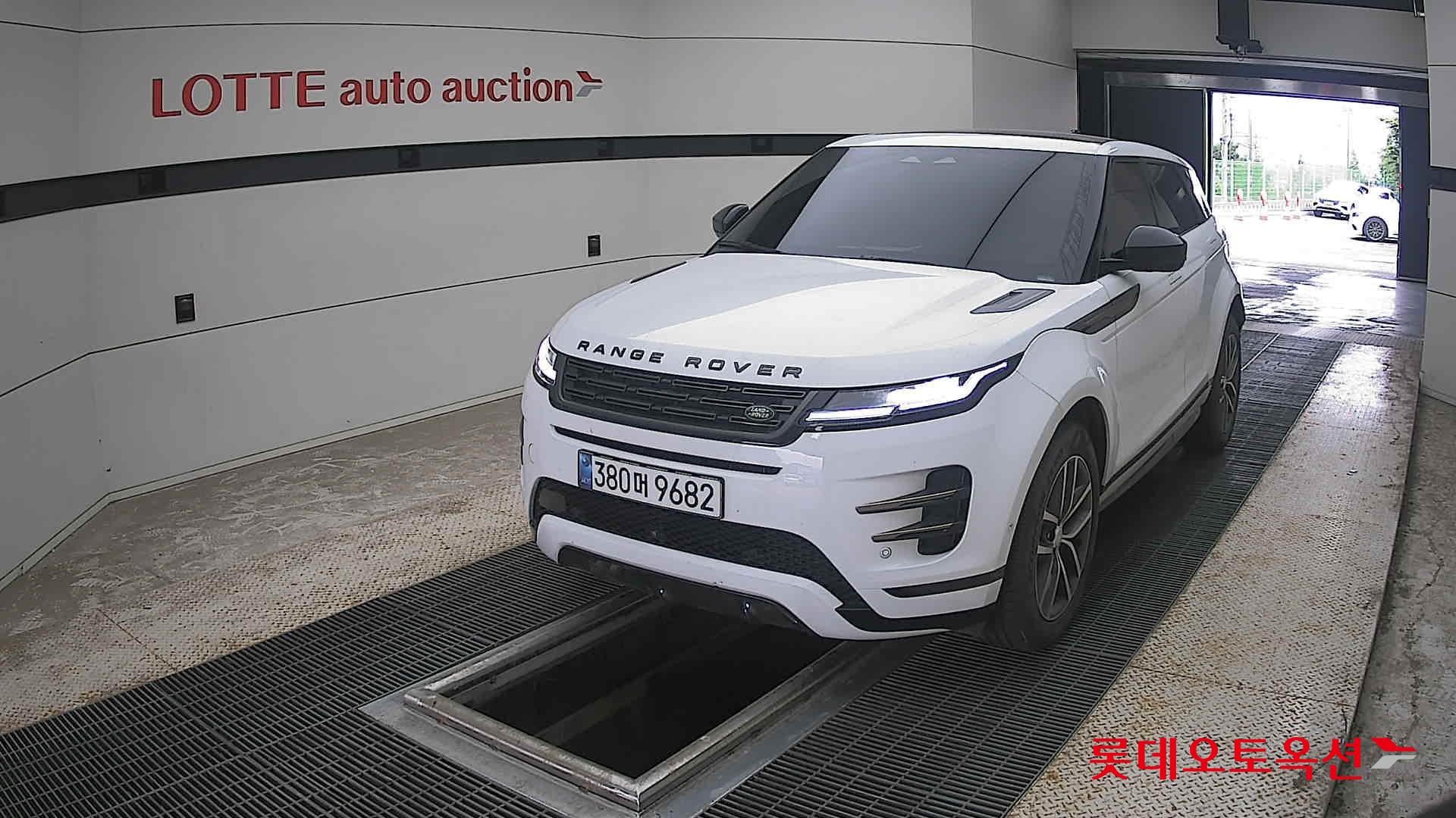 2025 - land rover range rover