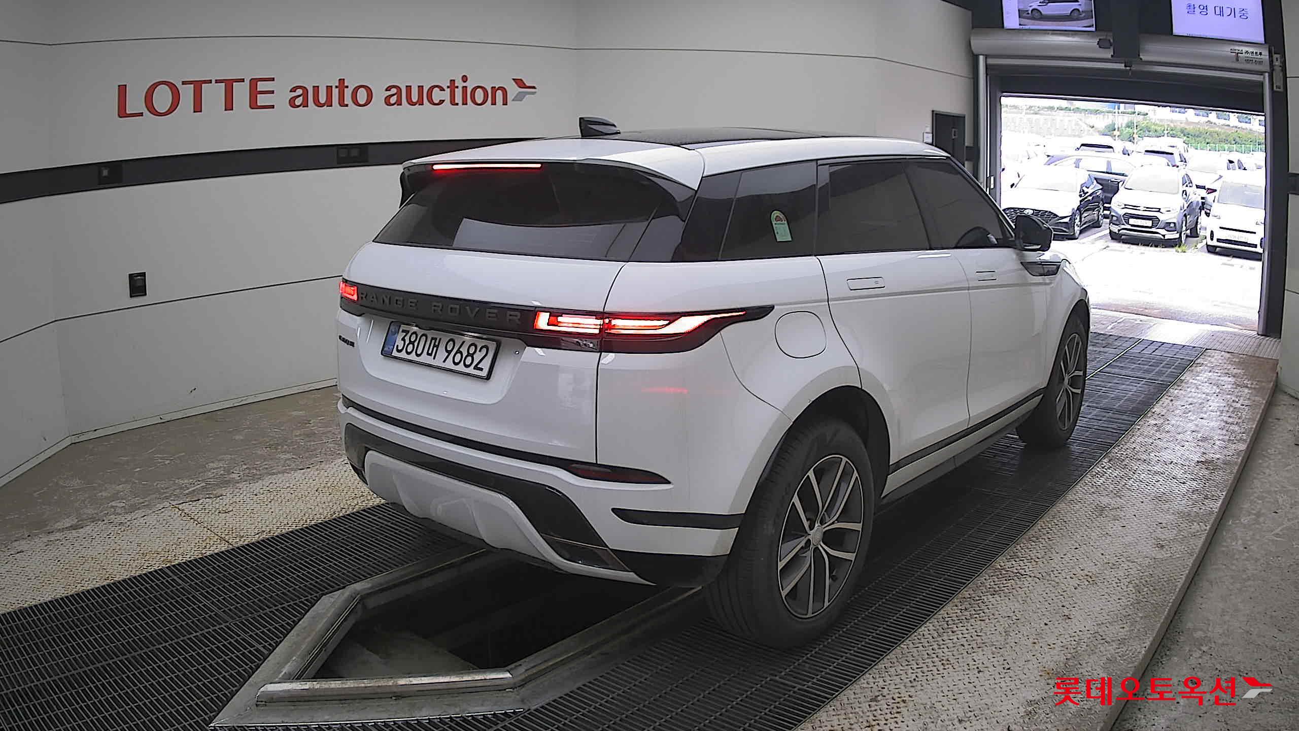 2025 - land rover range rover