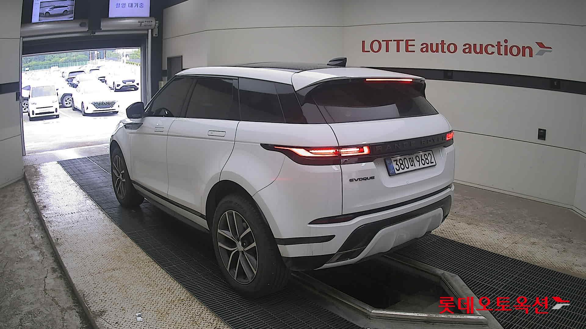 2025 - land rover range rover