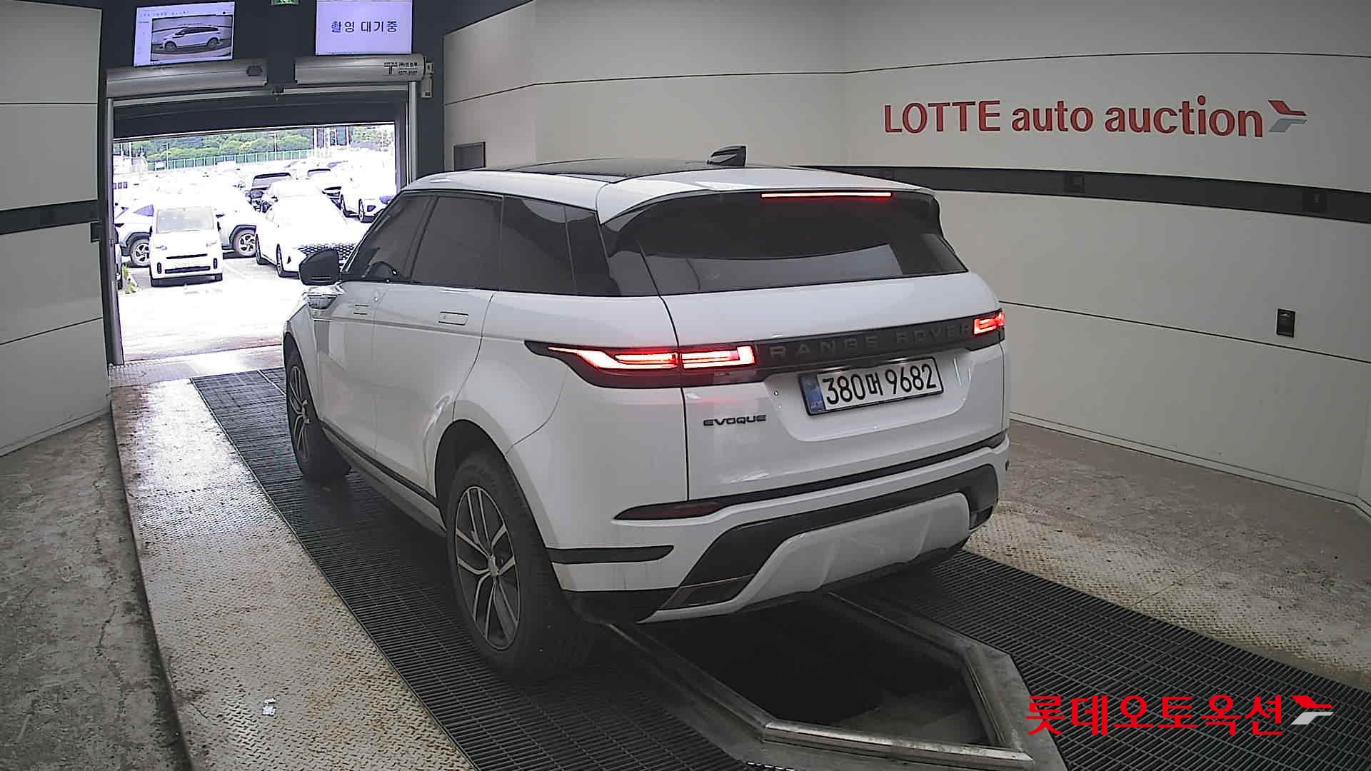2025 - land rover range rover