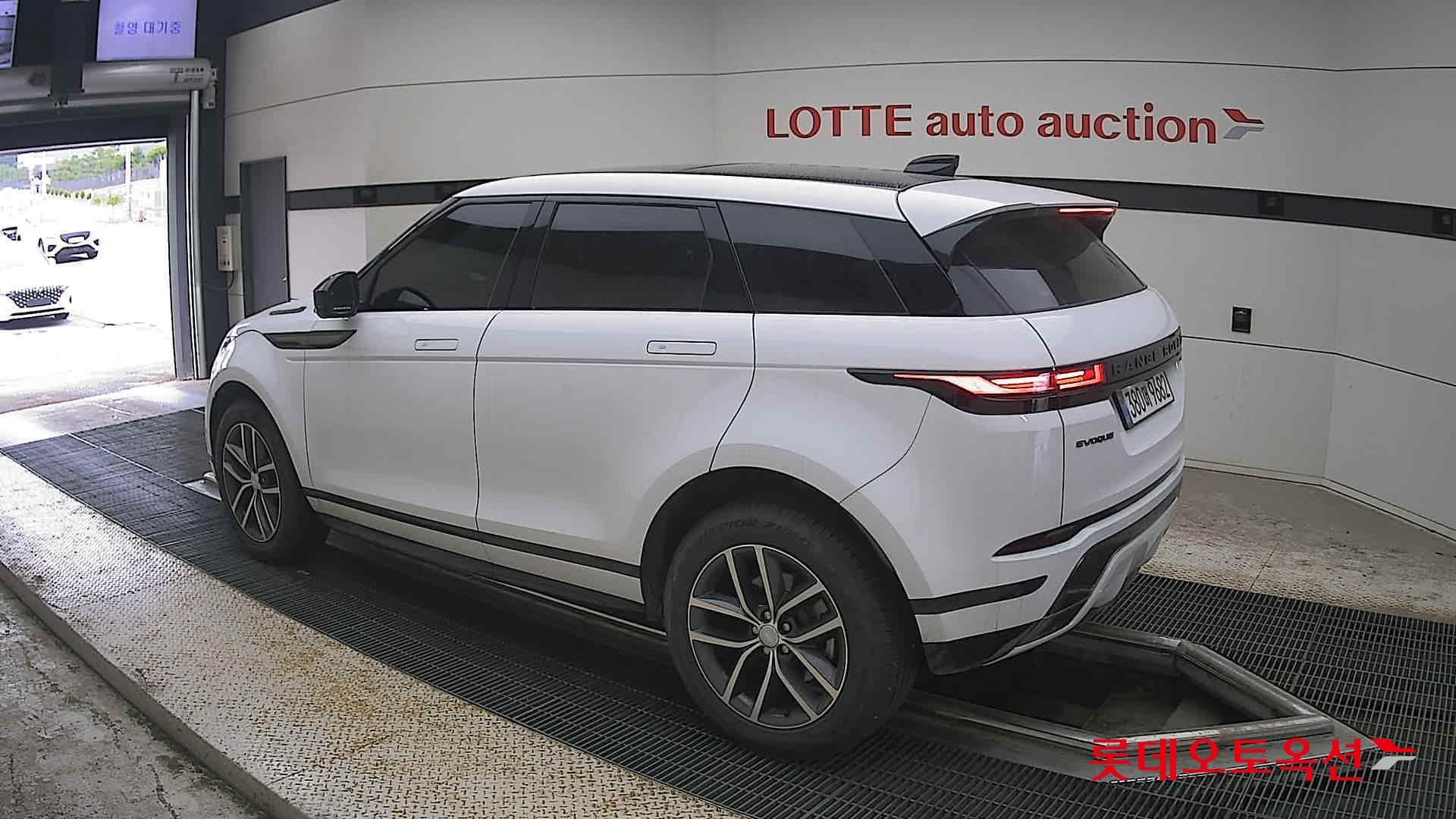 2025 - land rover range rover