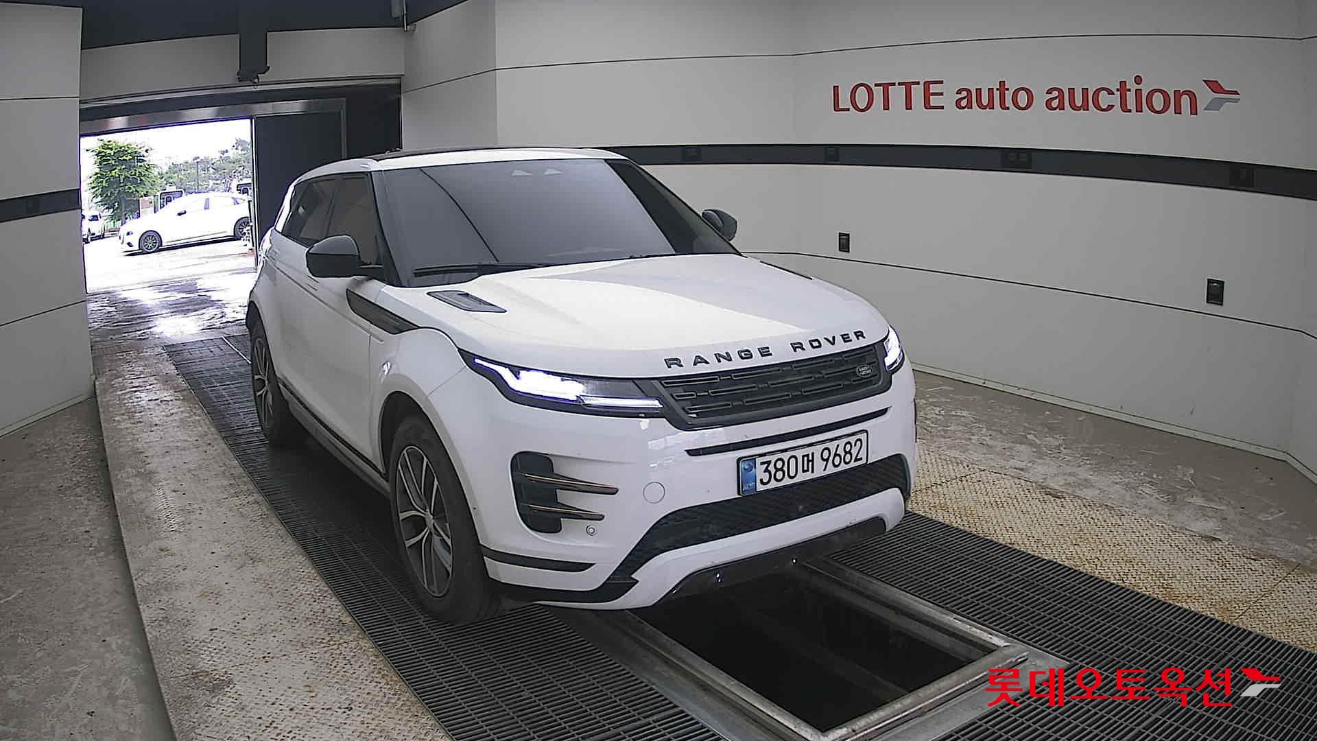2025 - land rover range rover