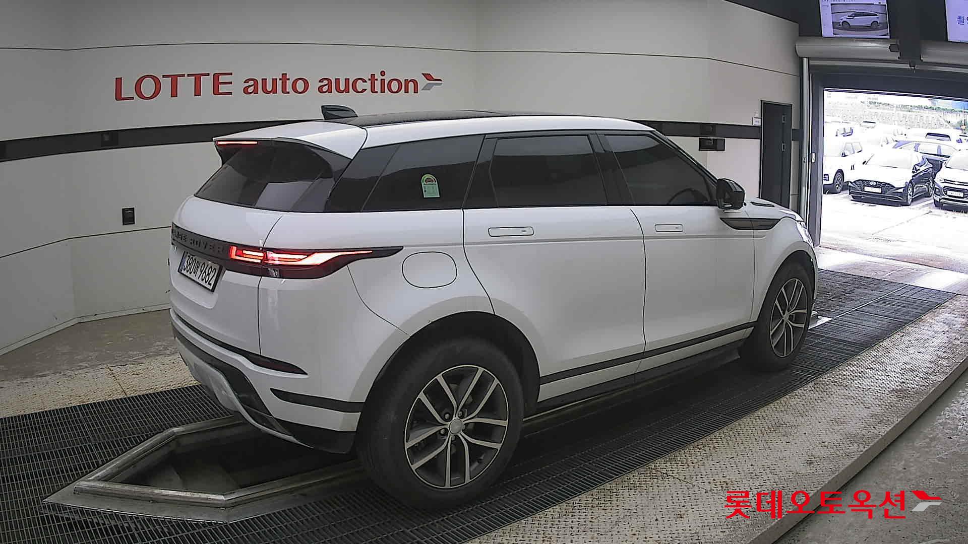 2025 - land rover range rover