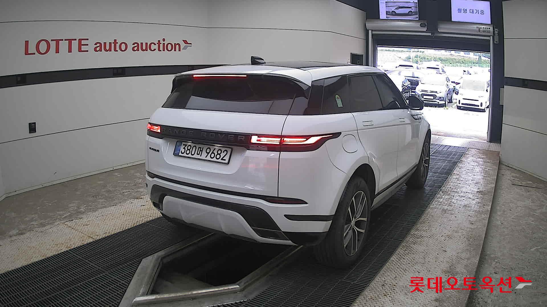 2025 - land rover range rover