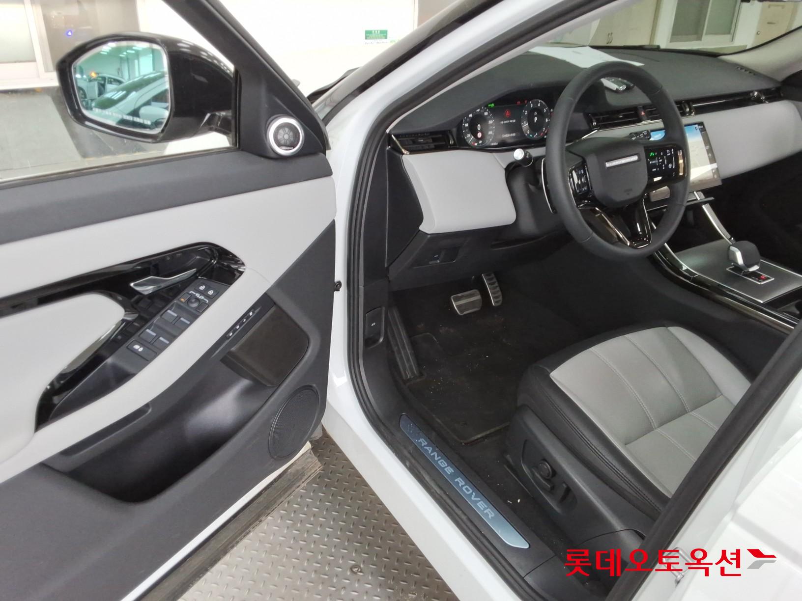 2025 - land rover range rover