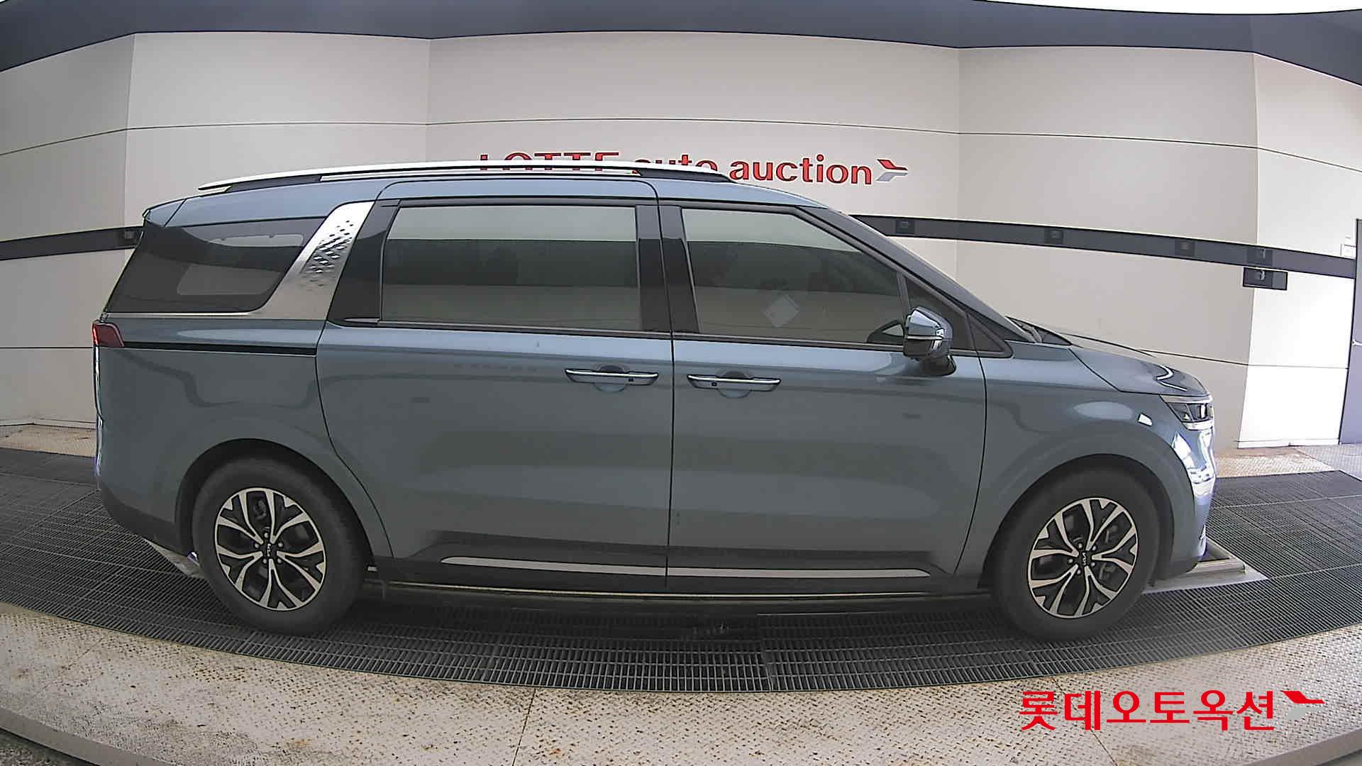 2022 - kia carnival
