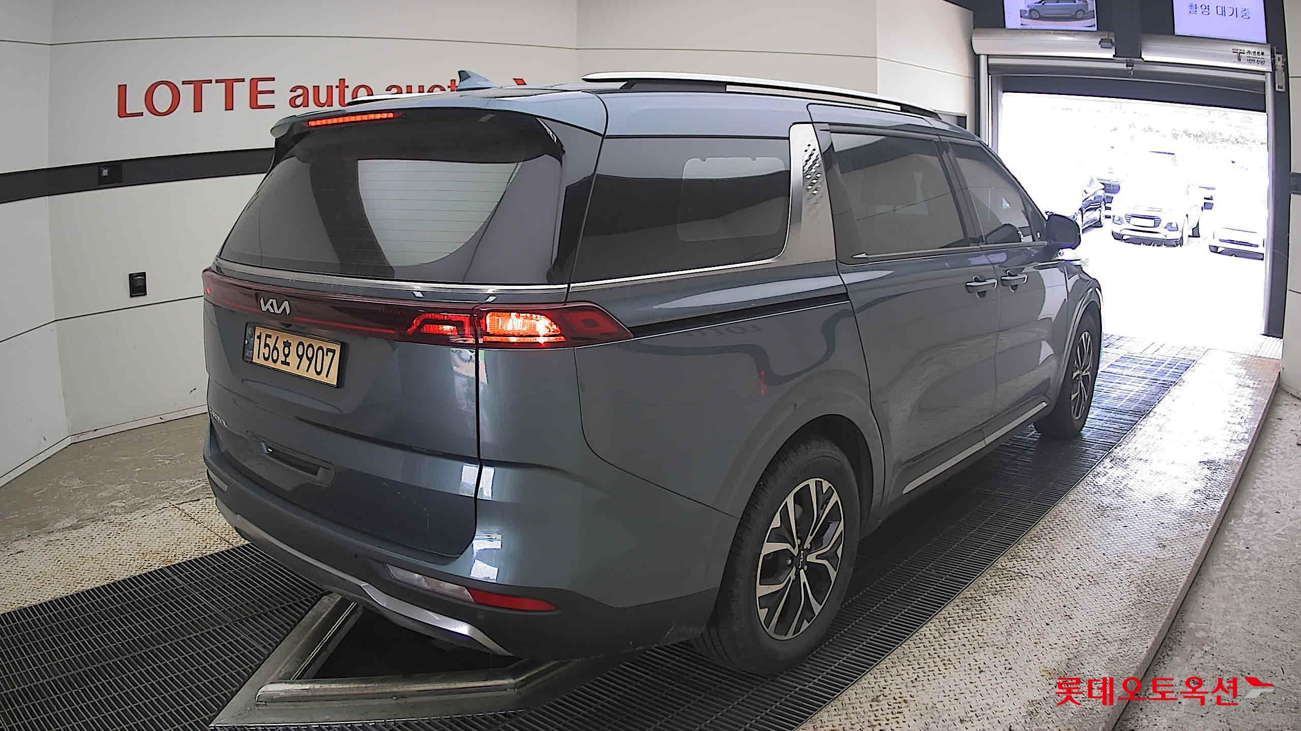 2022 - kia carnival