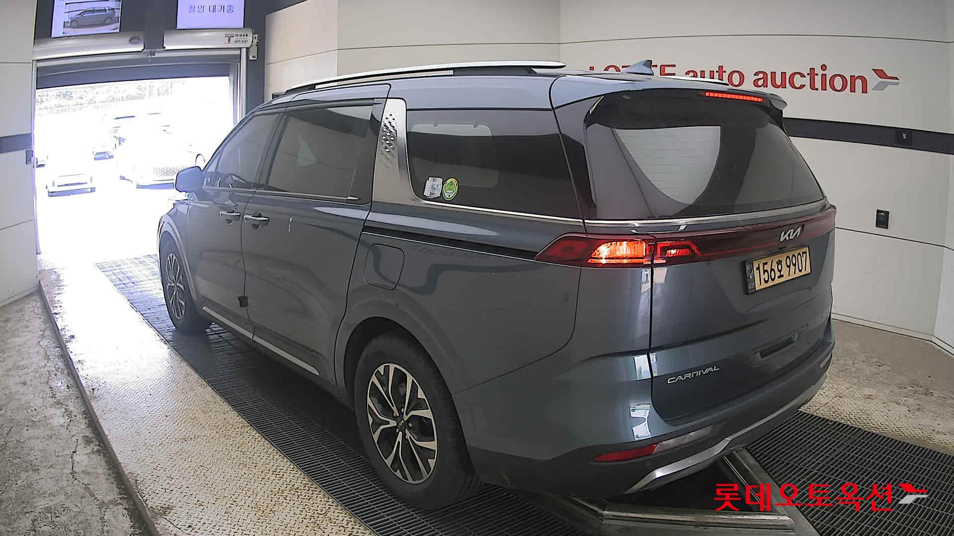 2022 - kia carnival