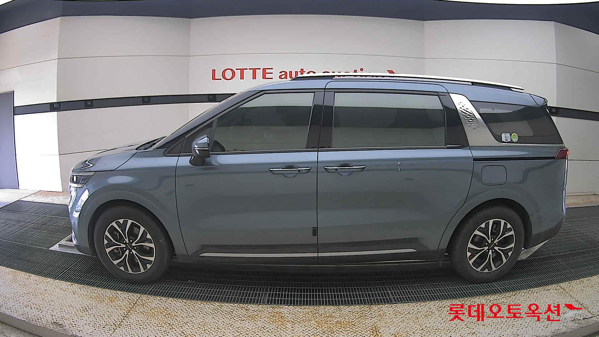 2022 - kia carnival