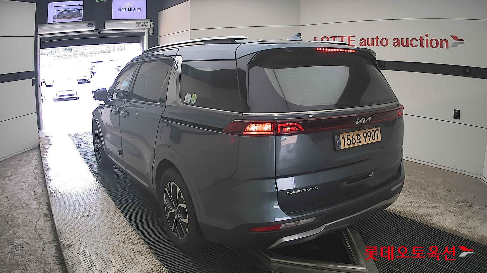 2022 - kia carnival