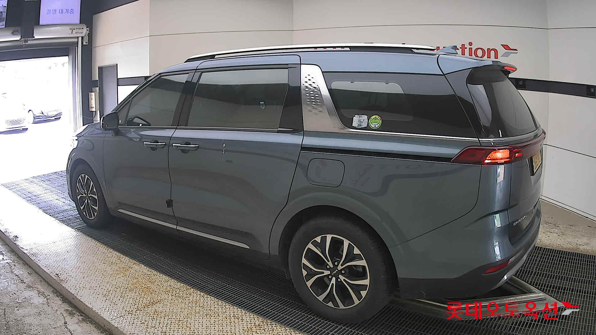 2022 - kia carnival