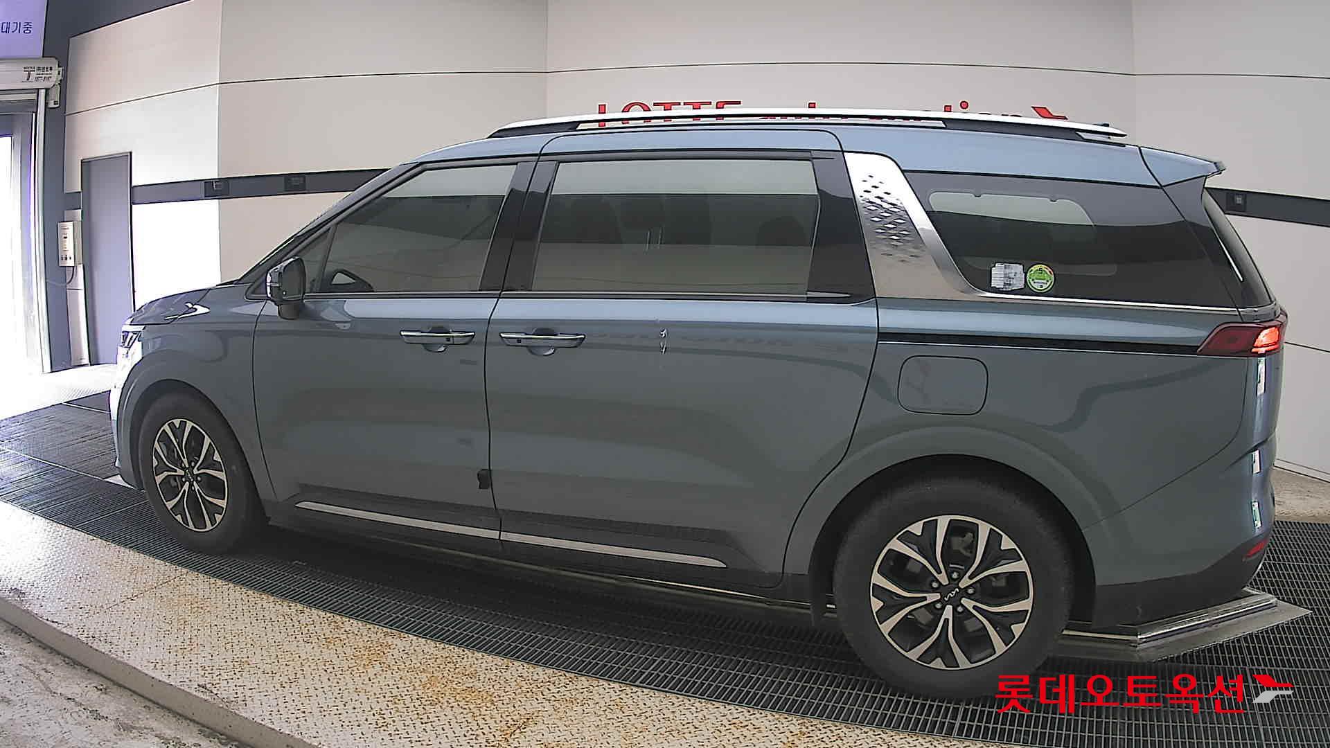 2022 - kia carnival