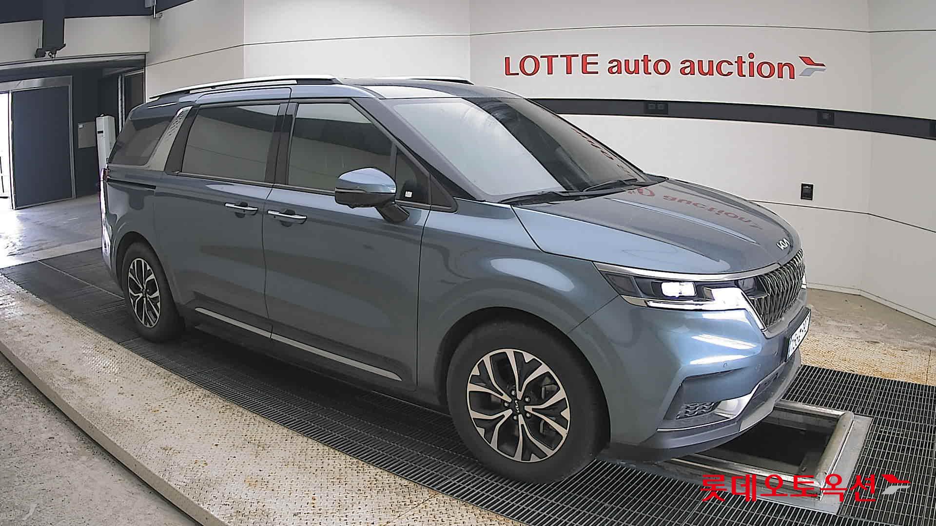 2022 - kia carnival