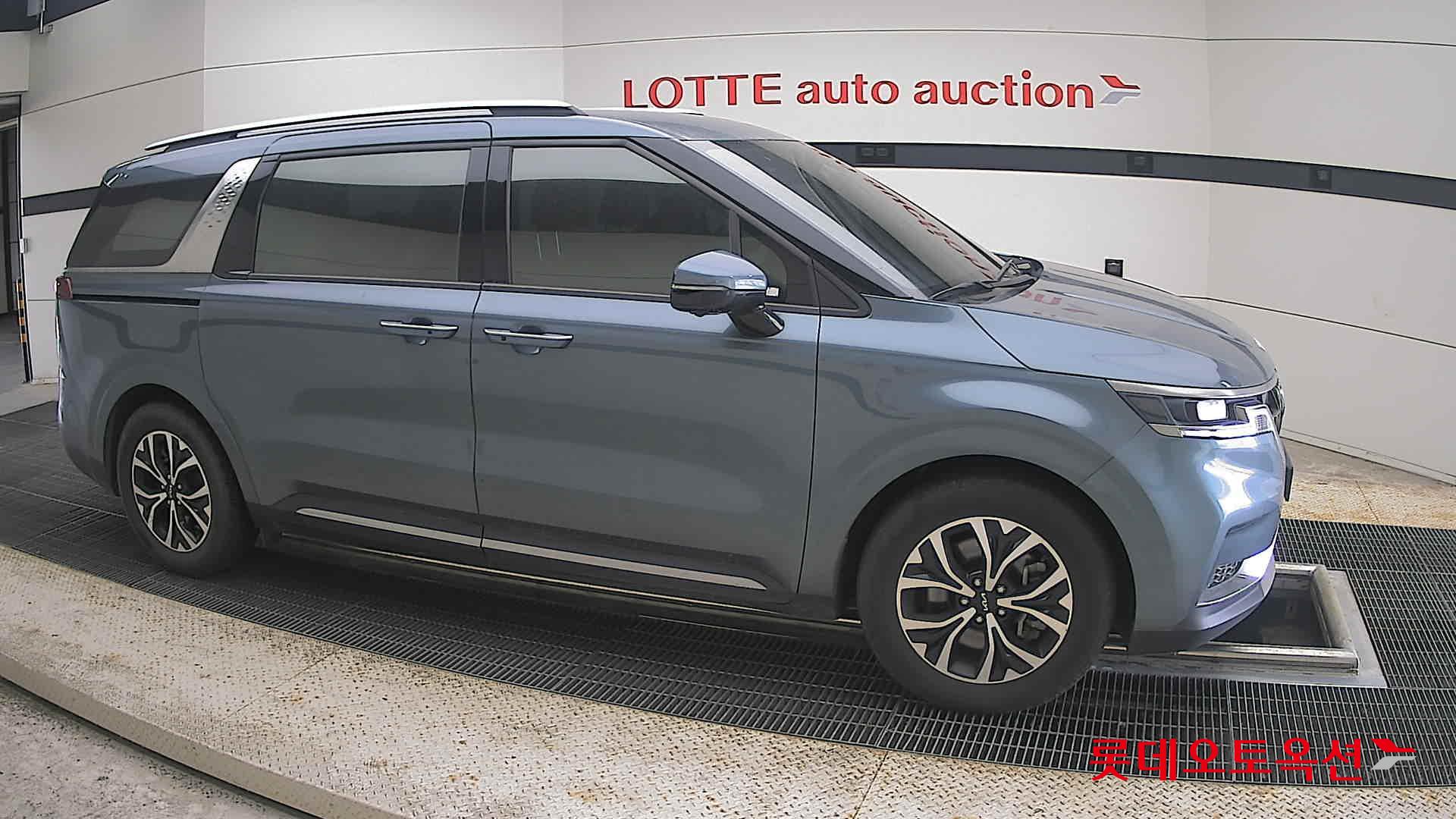 2022 - kia carnival