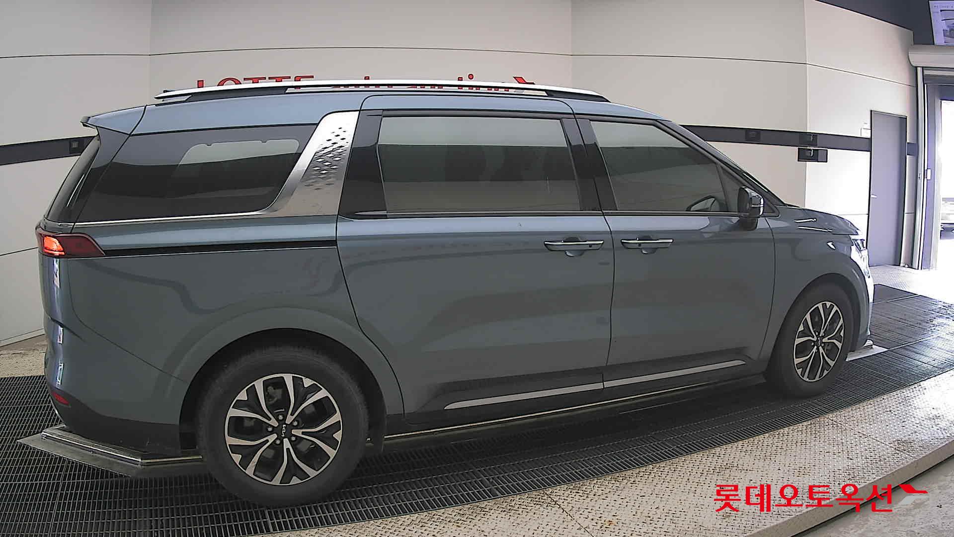 2022 - kia carnival