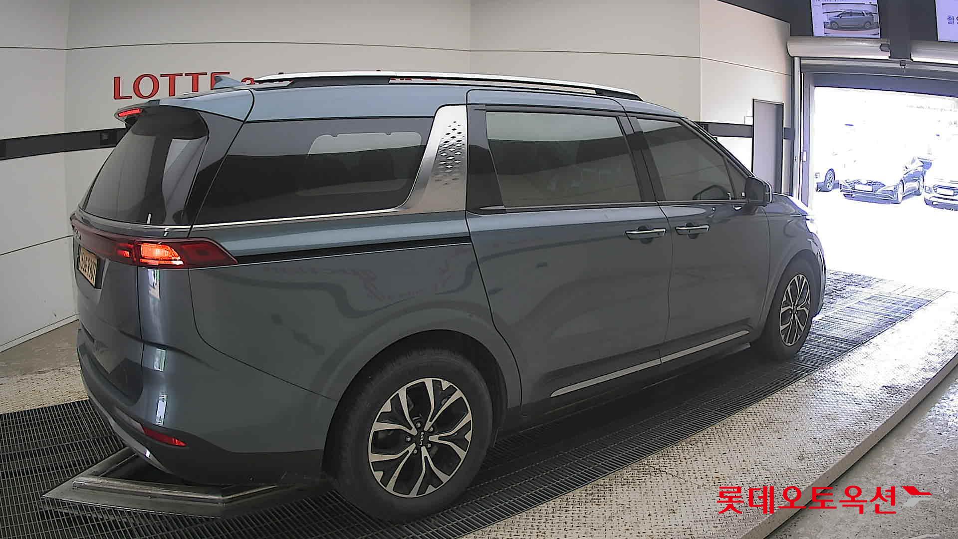 2022 - kia carnival