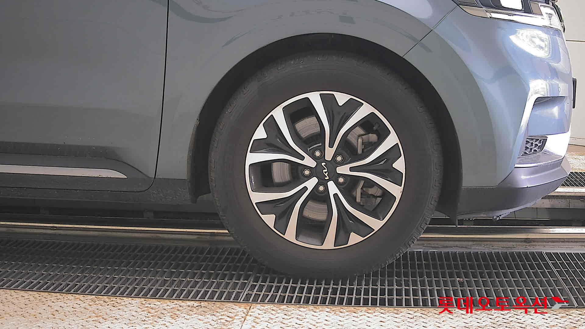 2022 - kia carnival