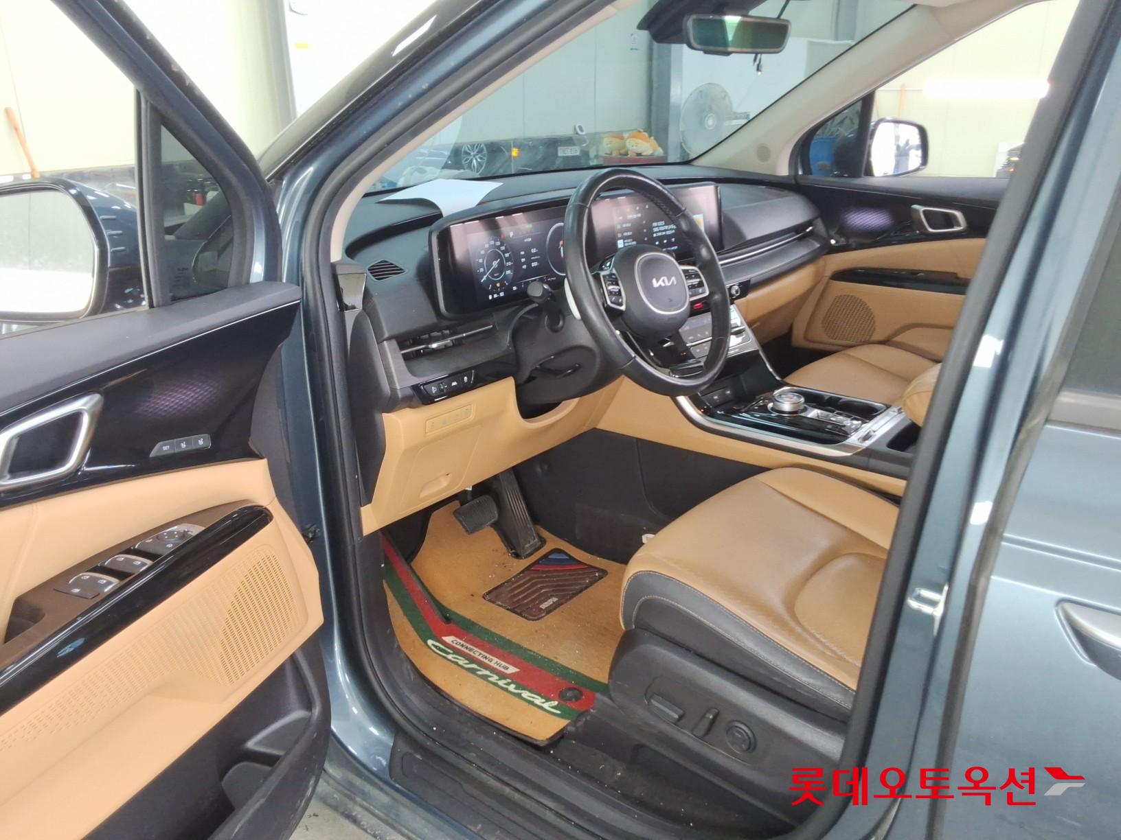 2022 - kia carnival
