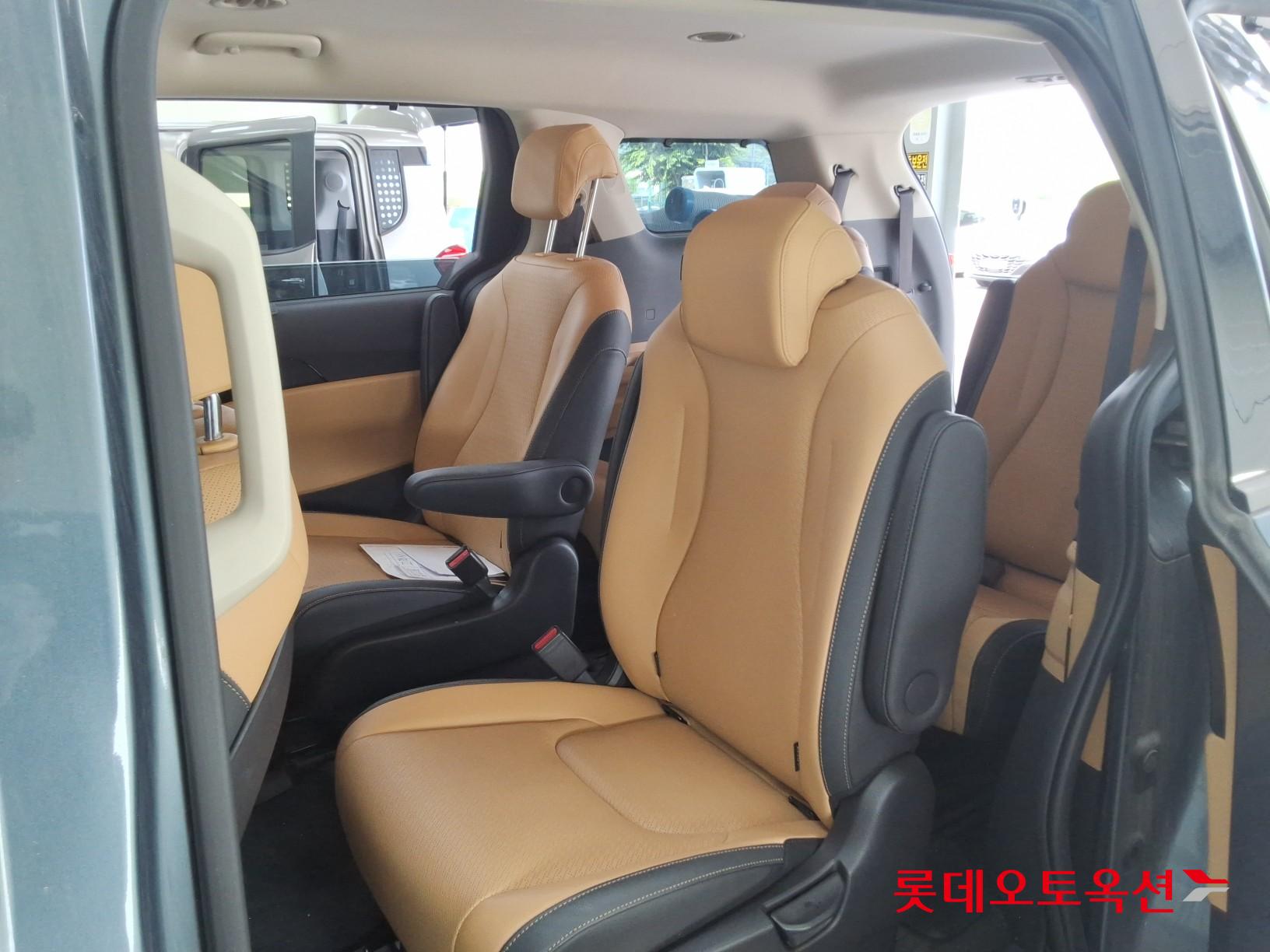 2022 - kia carnival