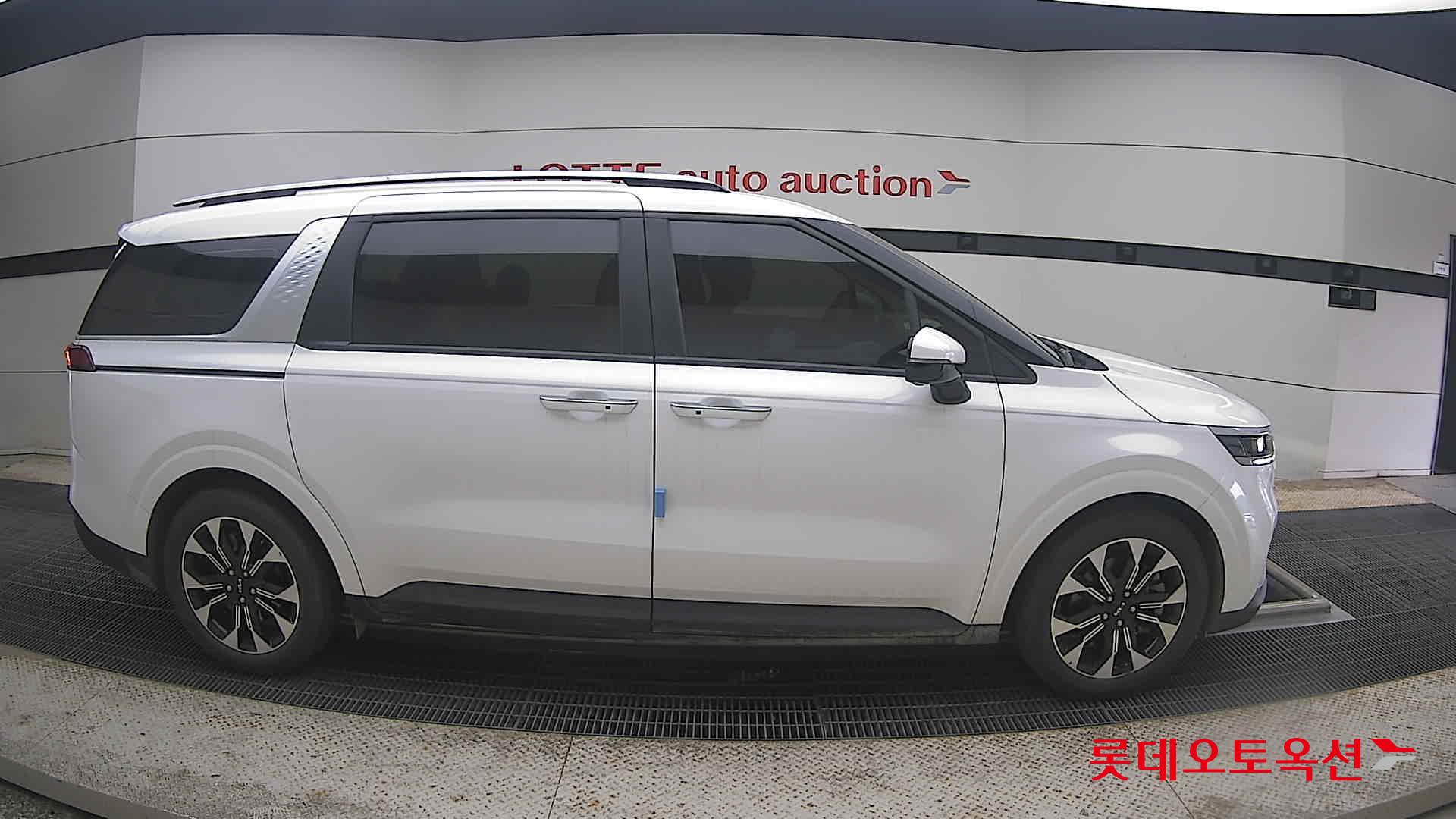 2023 - kia carnival