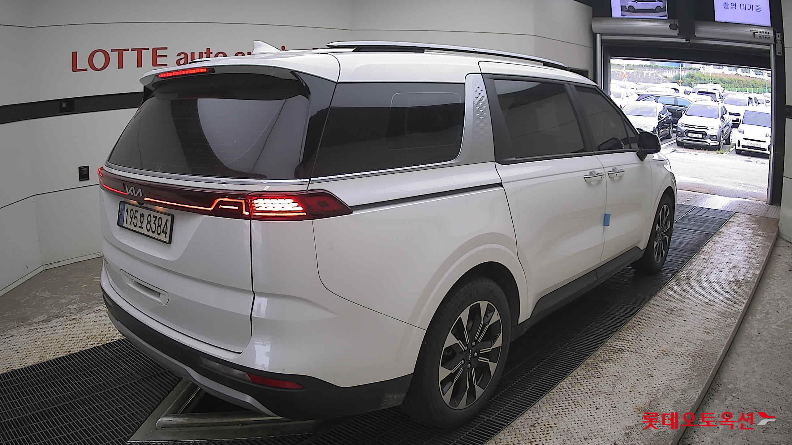 2023 - kia carnival