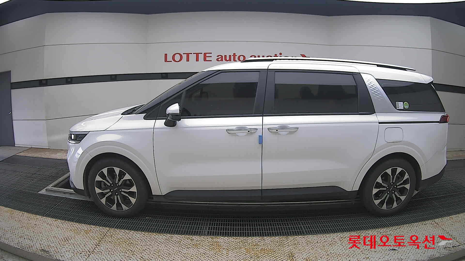 2023 - kia carnival