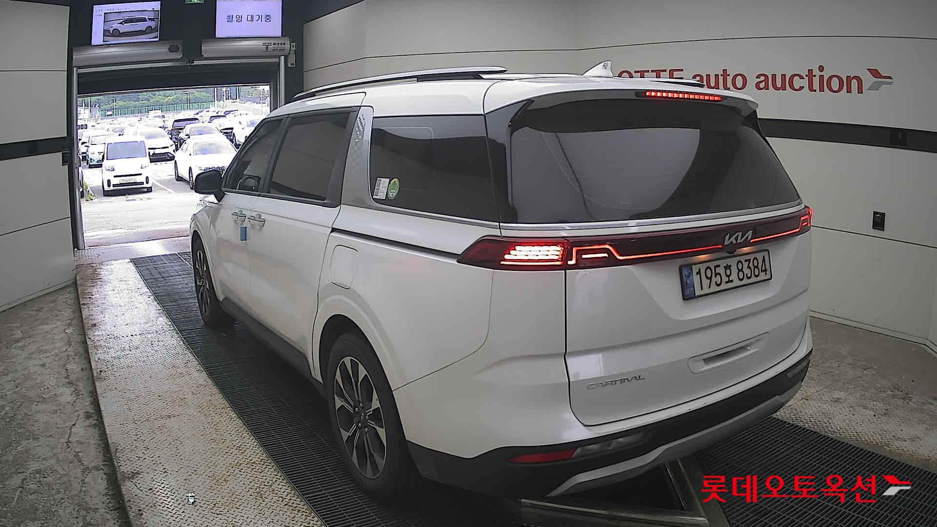 2023 - kia carnival