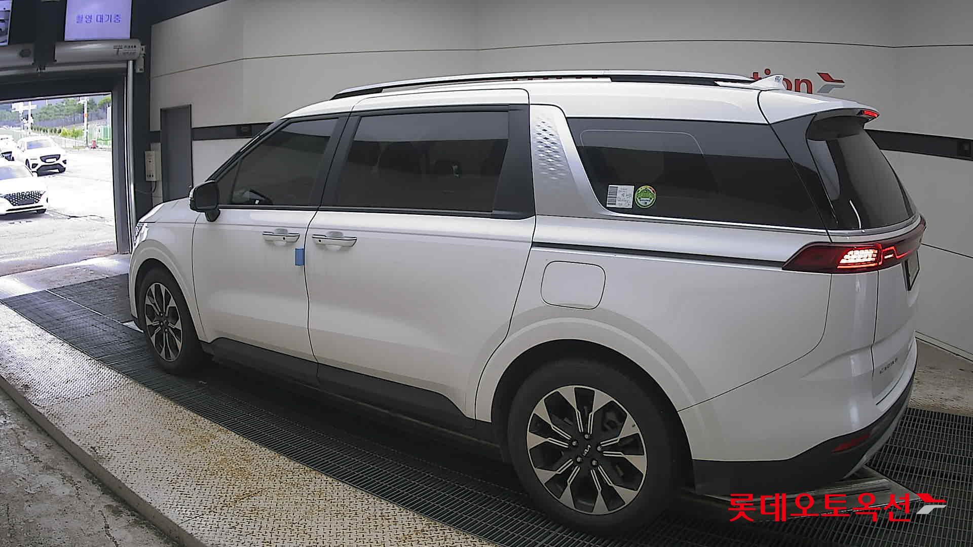 2023 - kia carnival