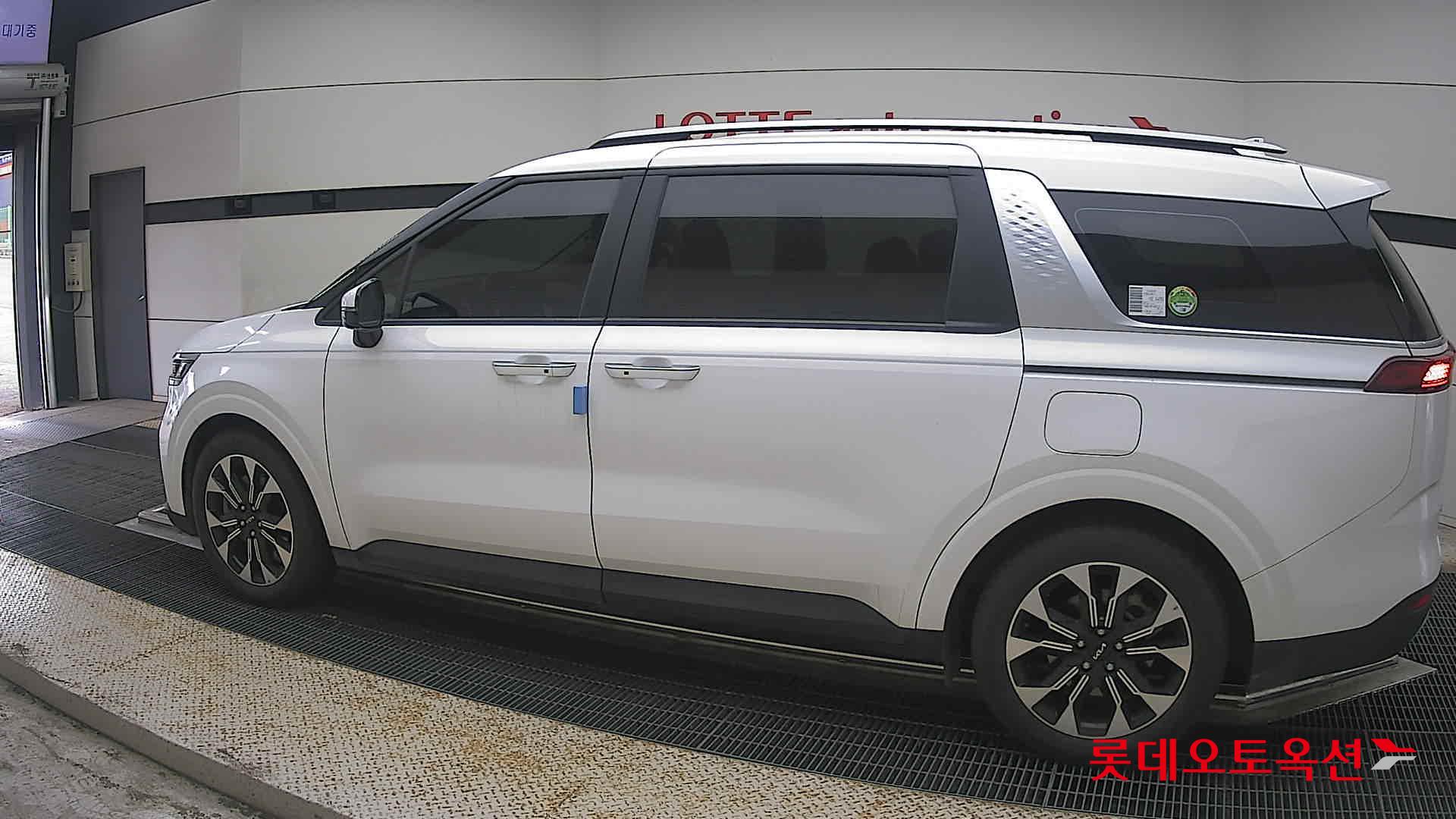 2023 - kia carnival