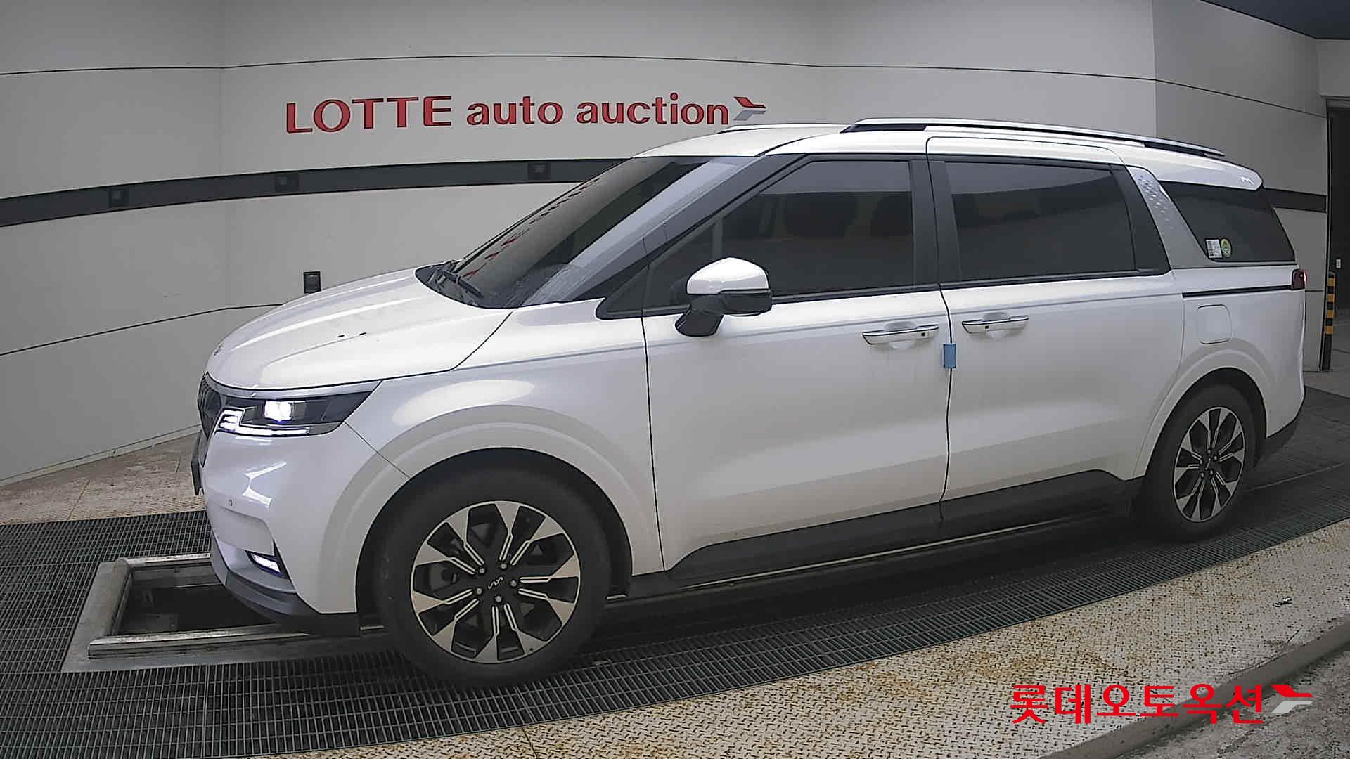 2023 - kia carnival