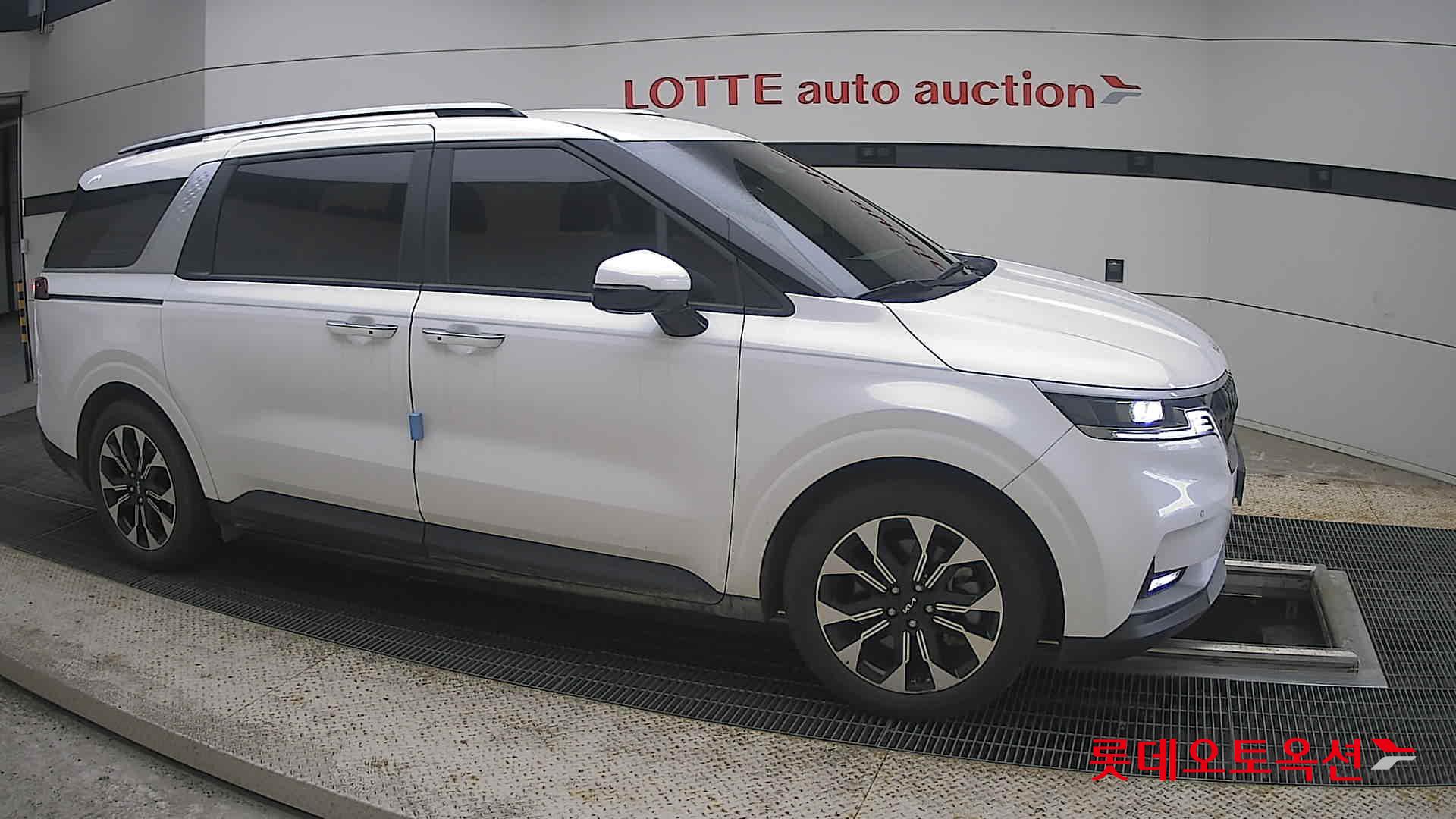 2023 - kia carnival