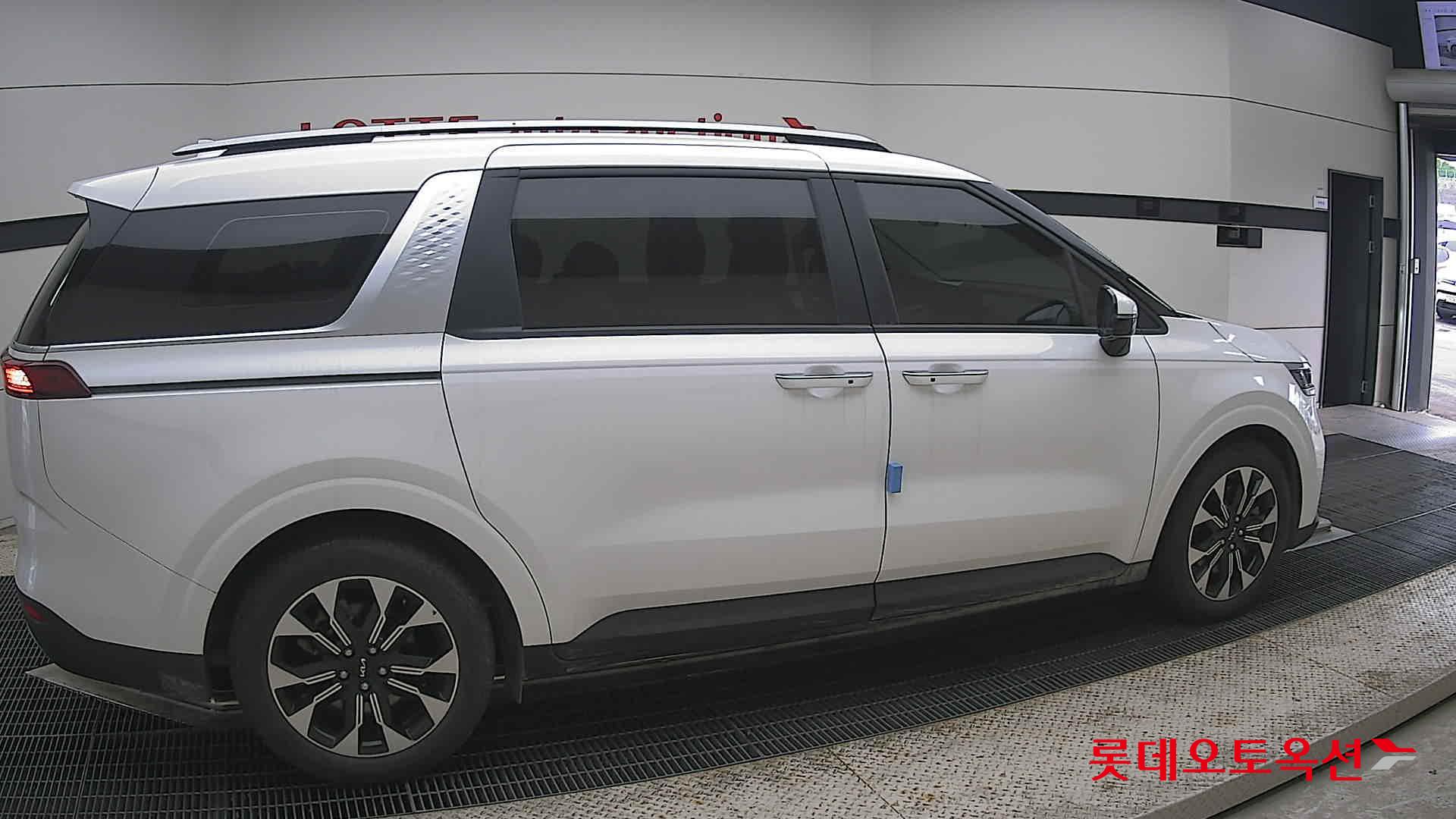 2023 - kia carnival