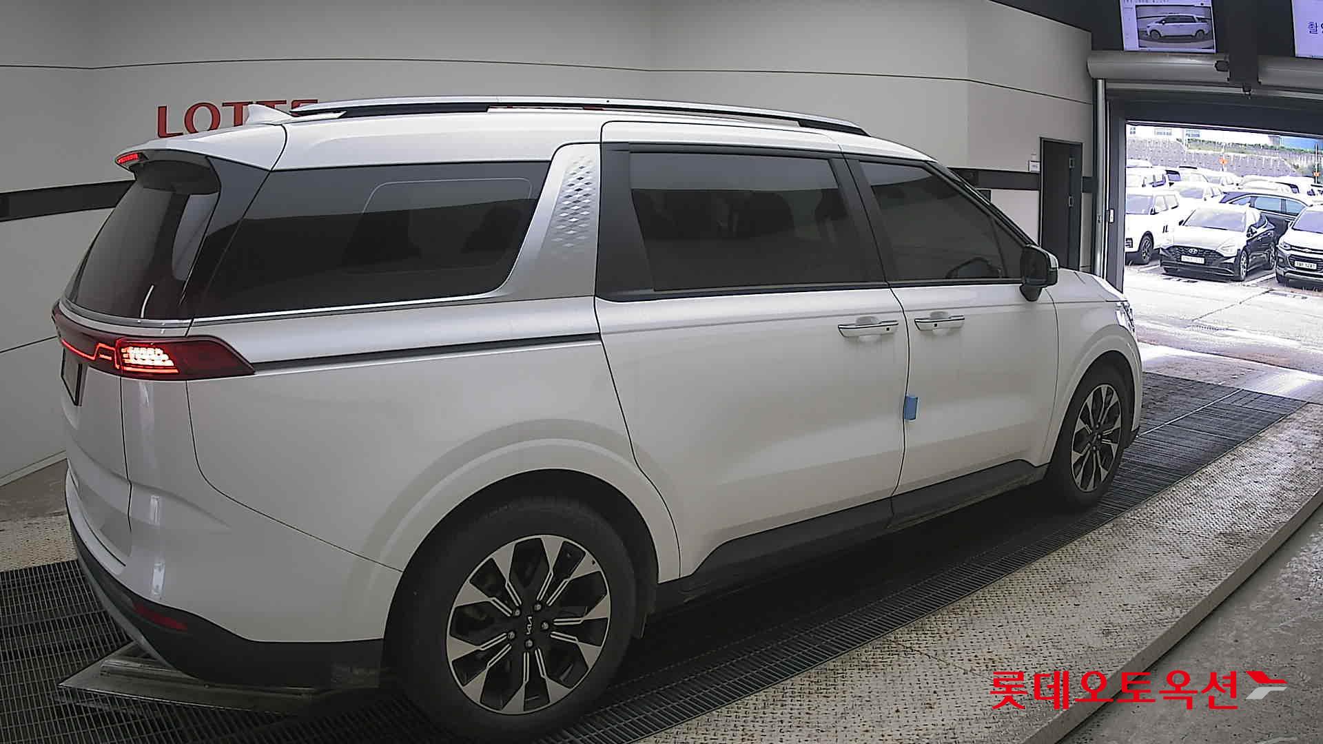 2023 - kia carnival