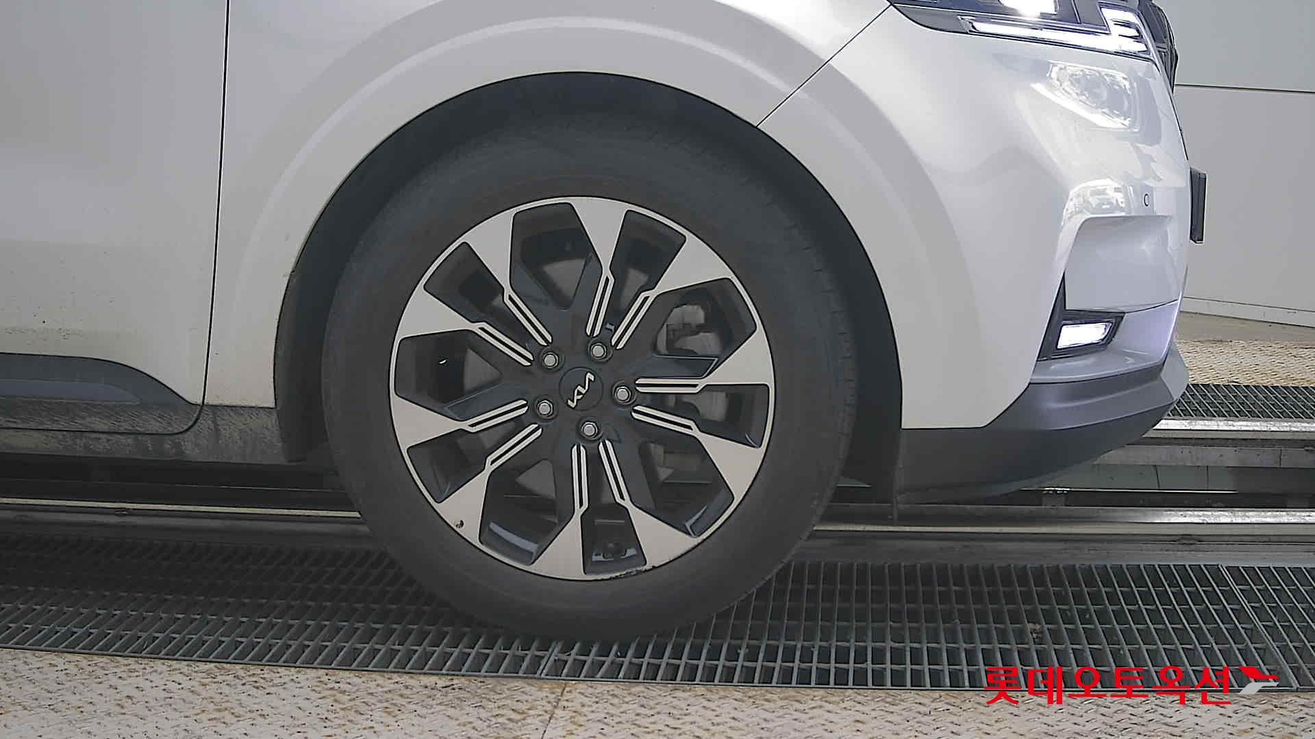 2023 - kia carnival