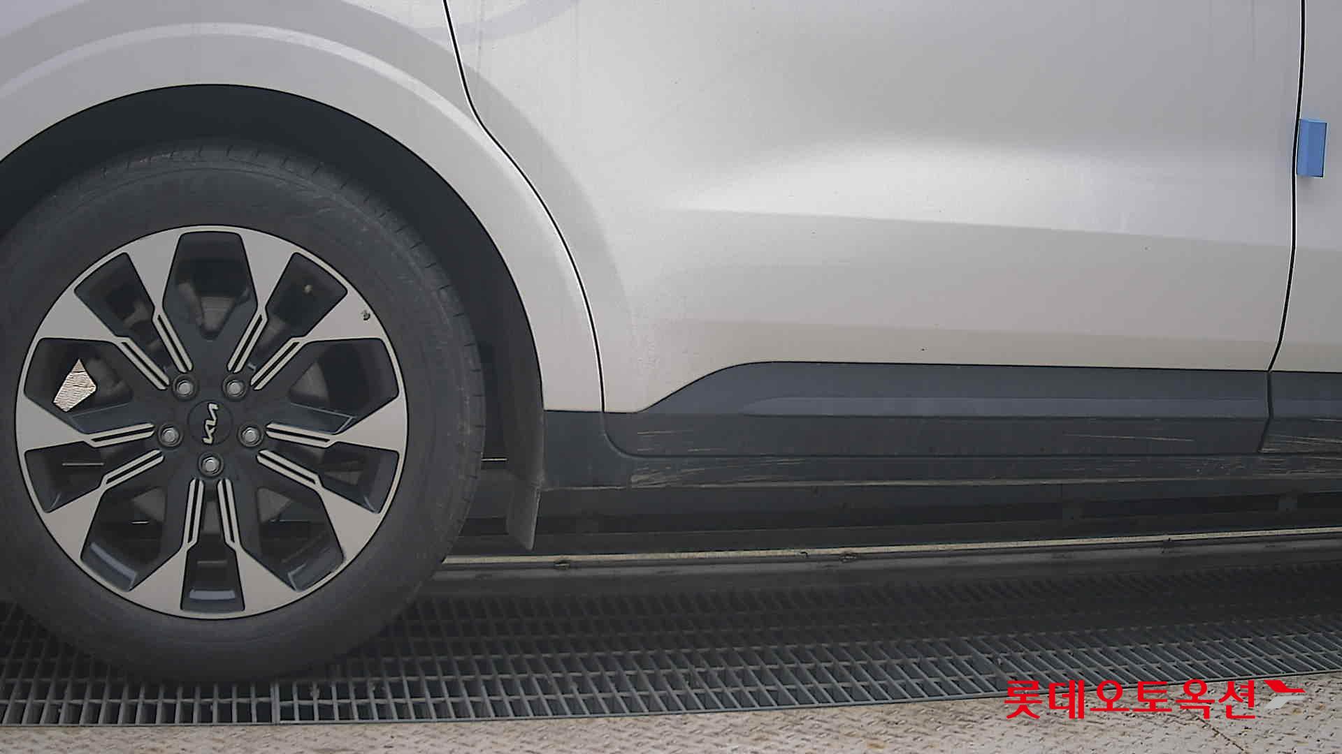 2023 - kia carnival