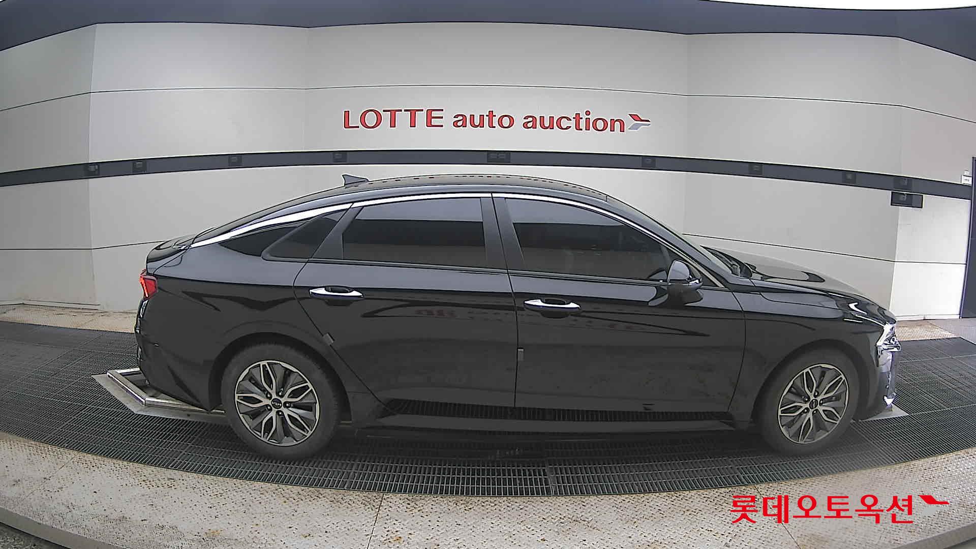 2022 - kia k5