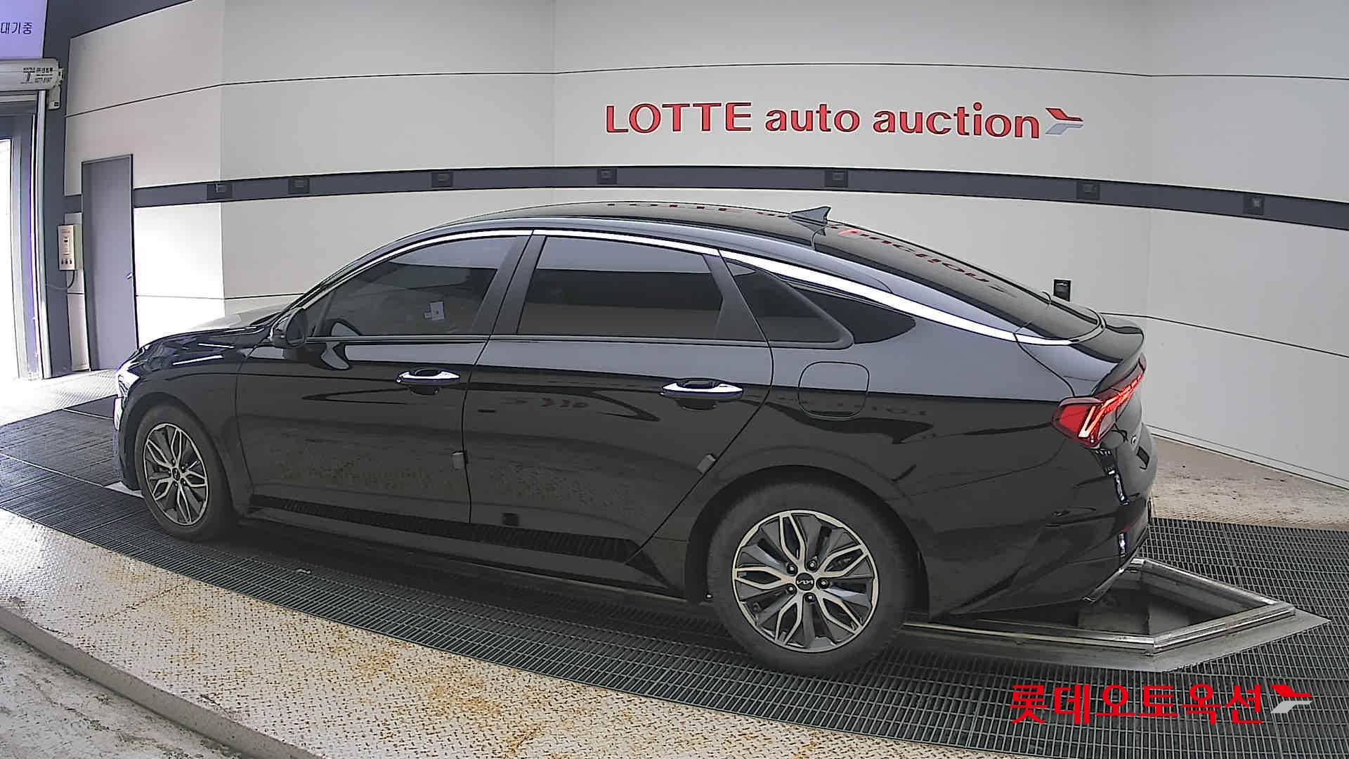 2022 - kia k5