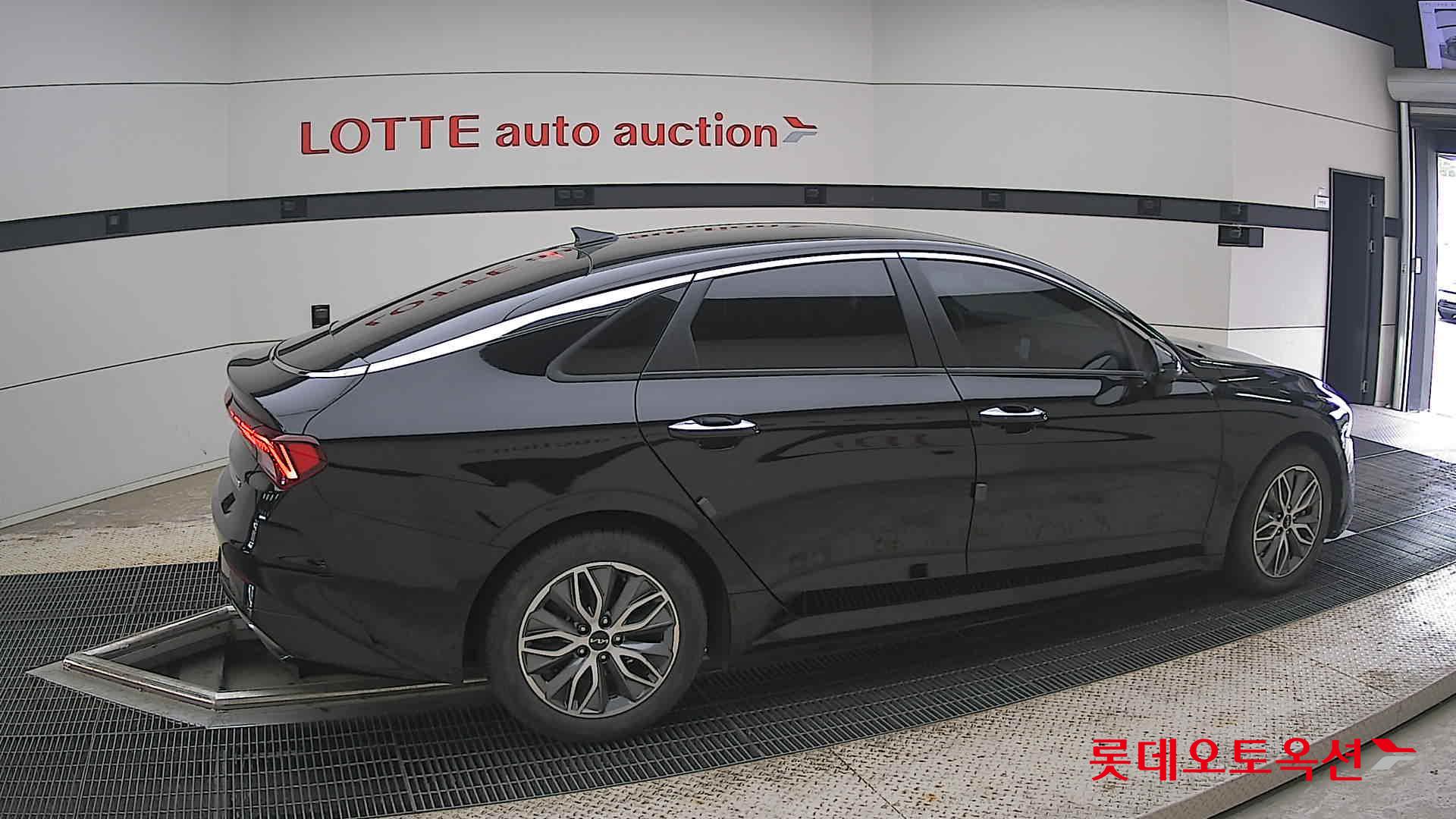 2022 - kia k5