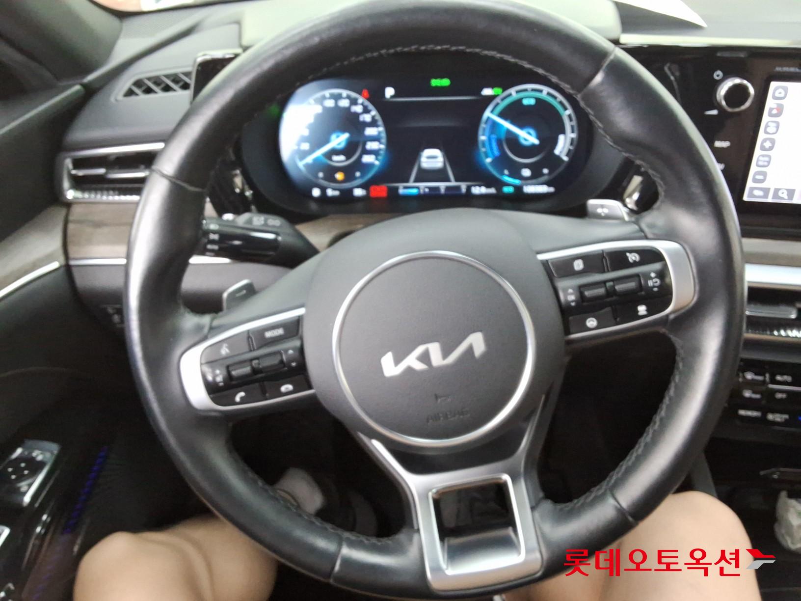2022 - kia k5