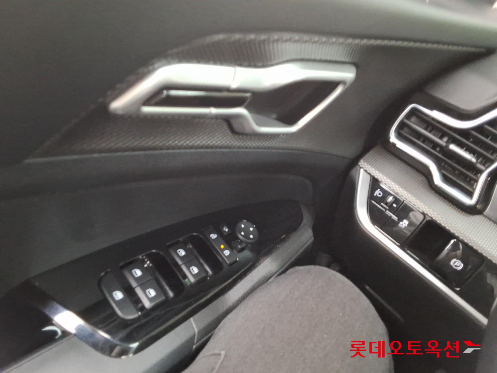 2023 - kia sportage
