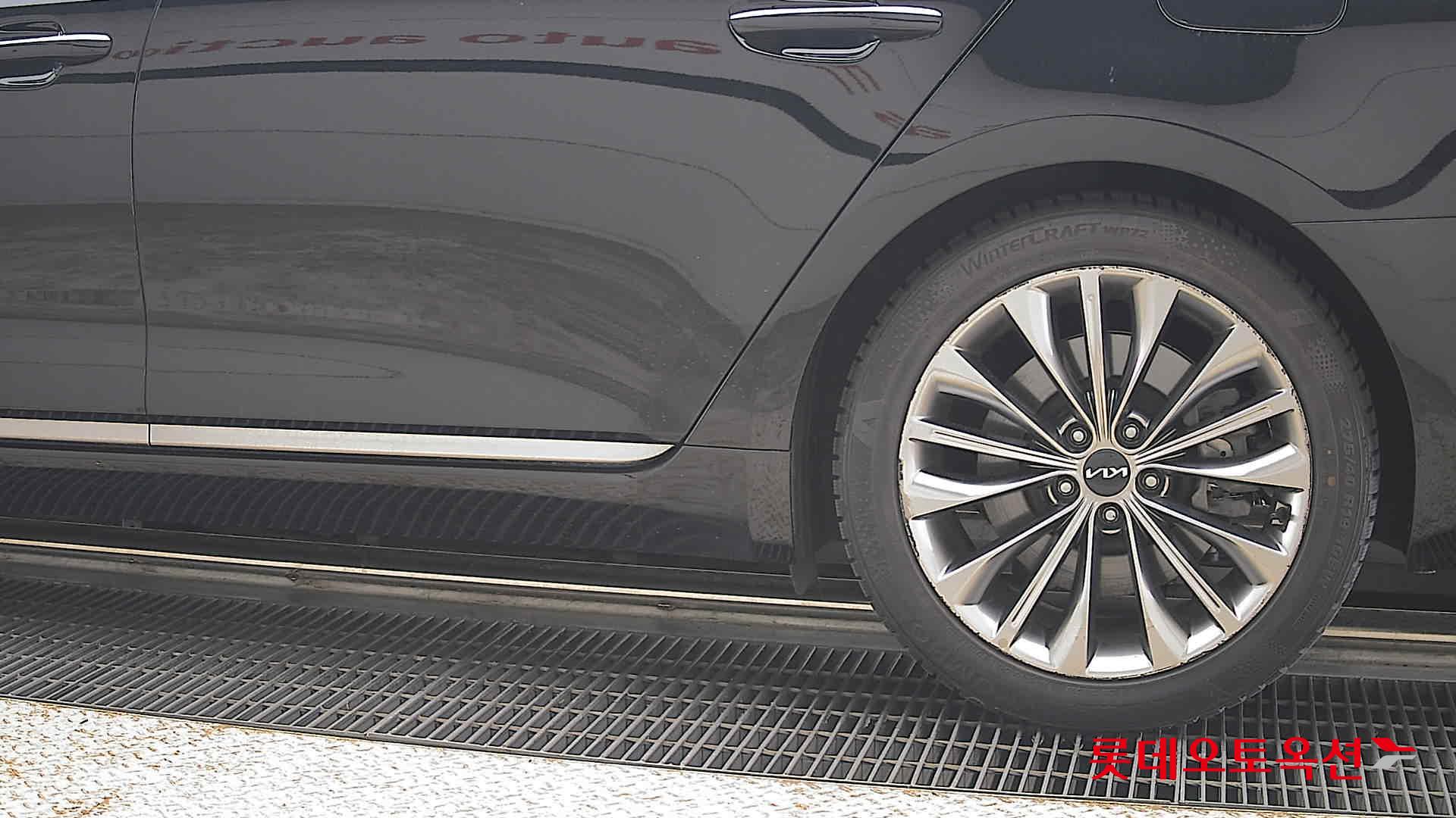 2023 - kia k9