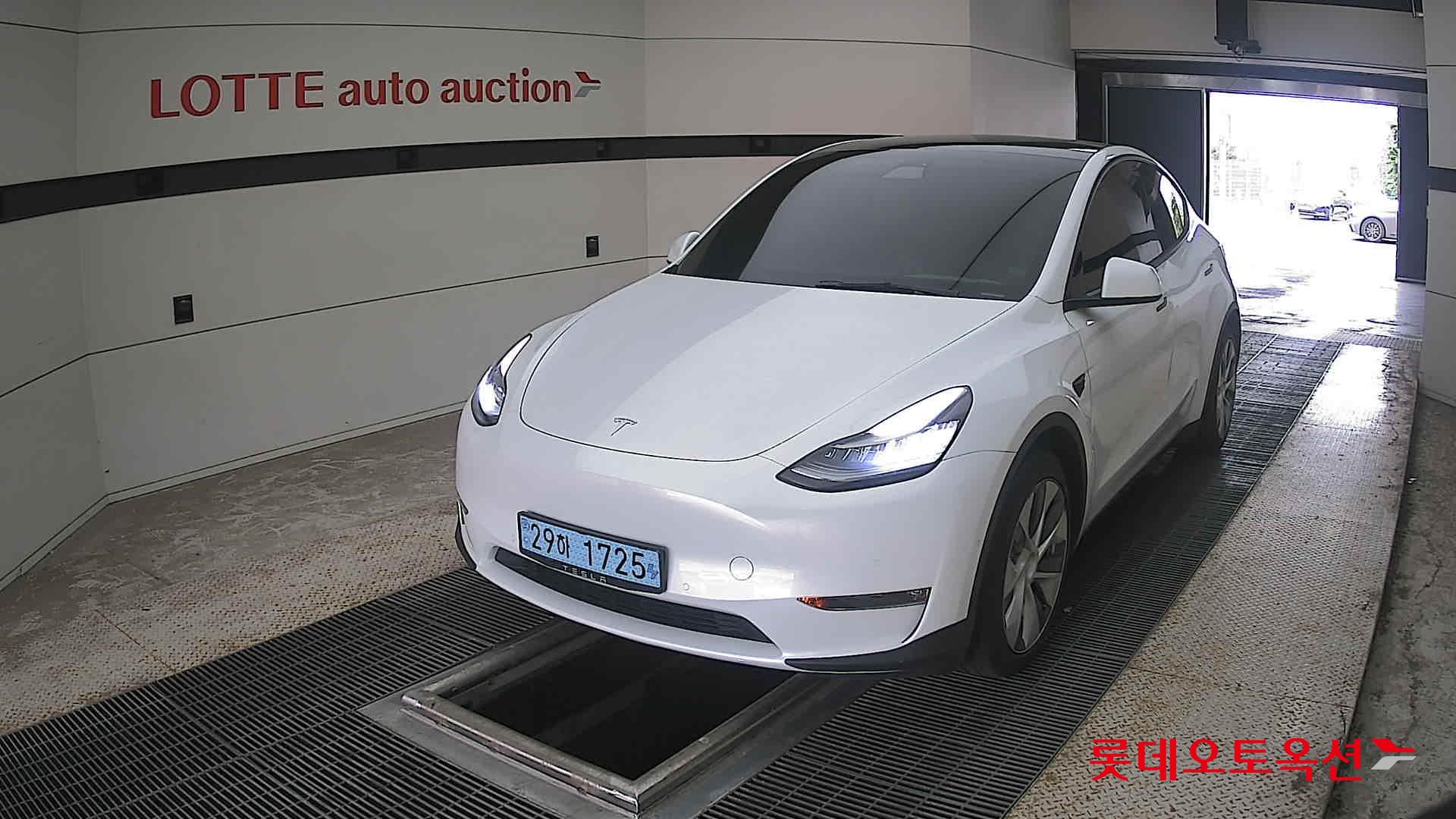2021 - tesla model y